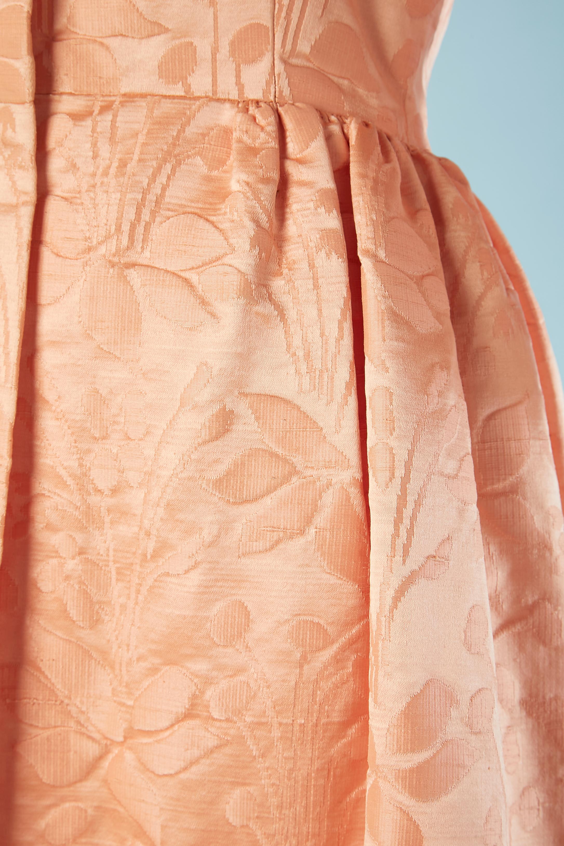 Orange-pink damask evening dress-coat attributed to Balenciaga  In Excellent Condition For Sale In Saint-Ouen-Sur-Seine, FR