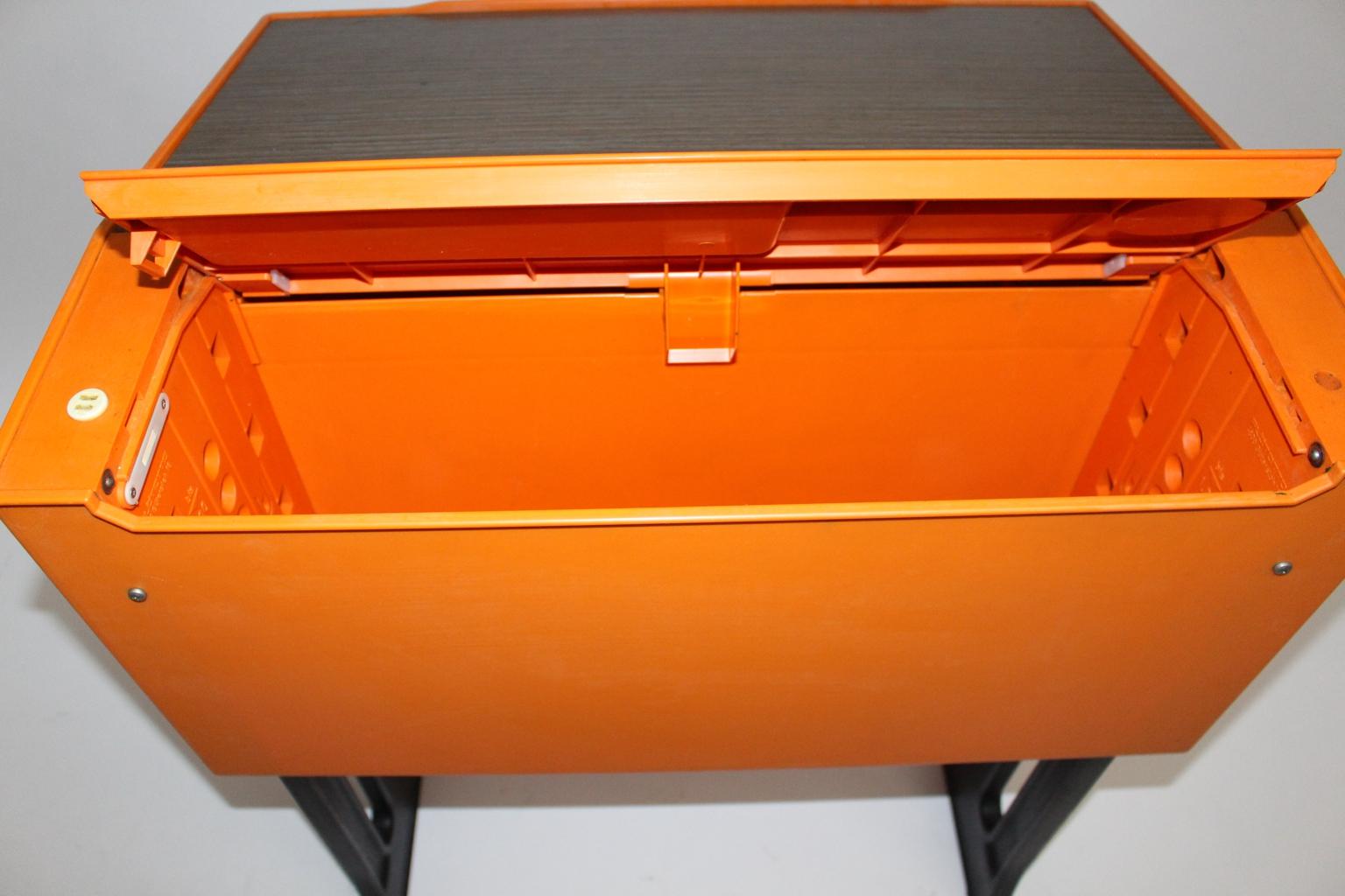 Space Age Oranger Kunststoff-Schreibtisch für Kinder von Luigi Colani, Deutschland, um 1970 3