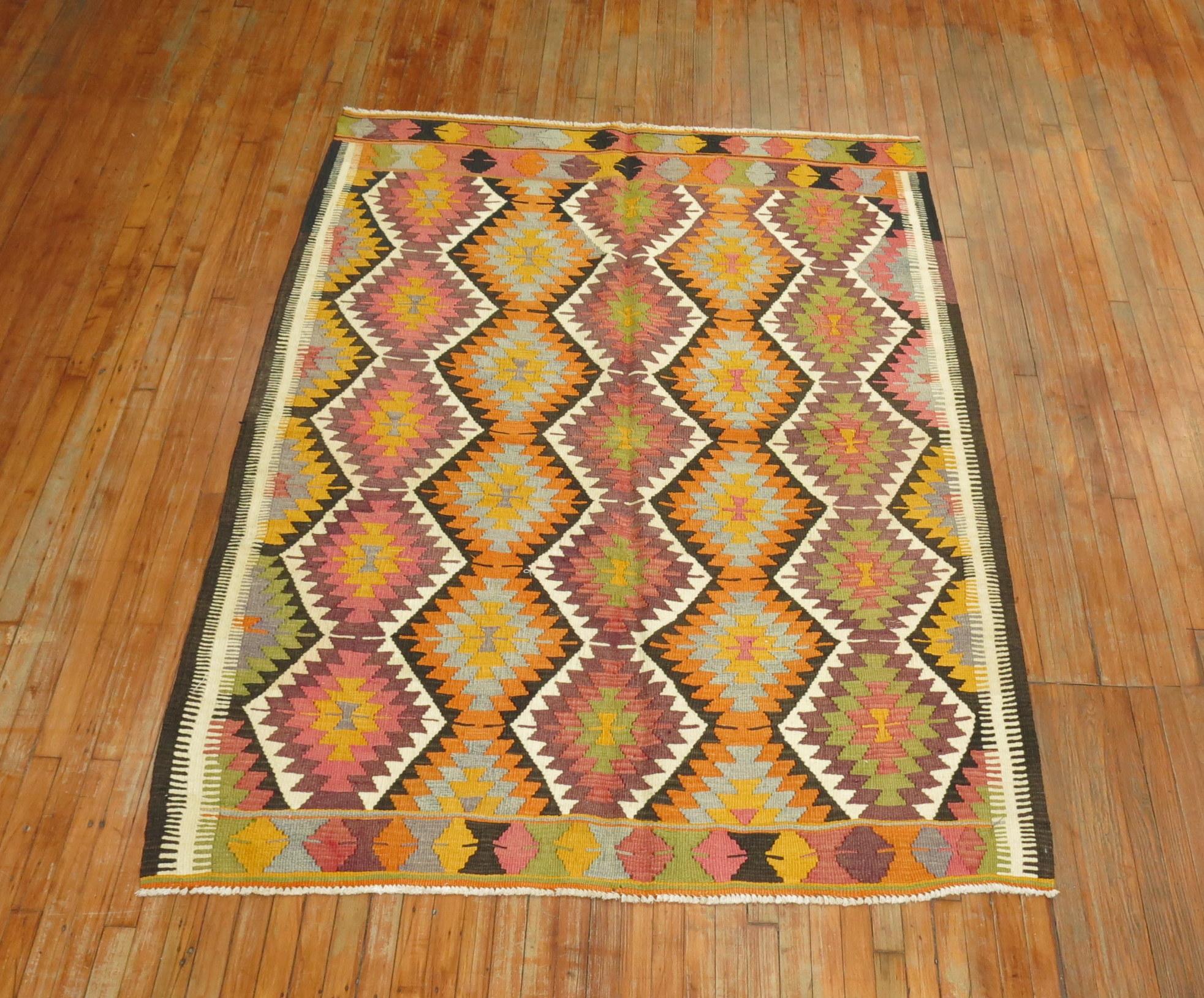 Intermediate size mid-20th century geometric Kilim flat-weave.

Measures: 5'10