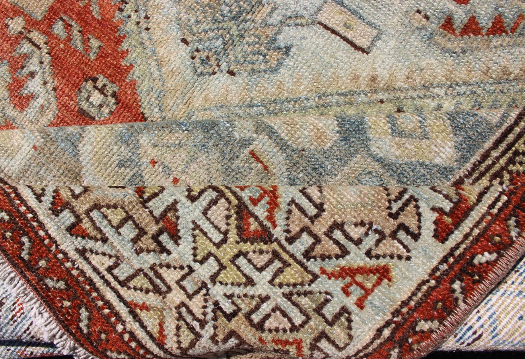 Tapis persan antique Malayer rouge-orange:: gris clair/bleu avec motif géométrique en vente 4