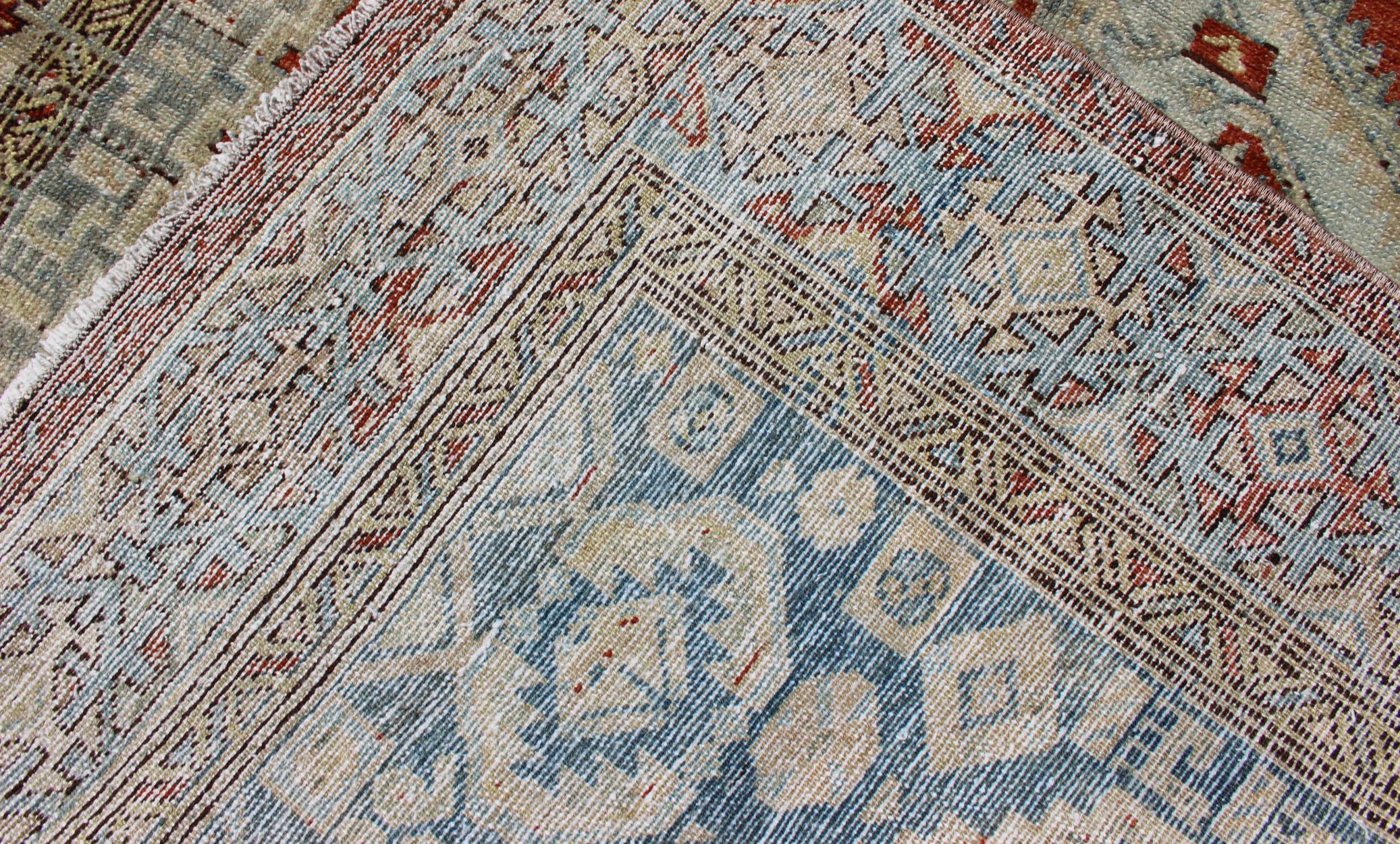 Tapis persan antique Malayer rouge-orange:: gris clair/bleu avec motif géométrique en vente 5