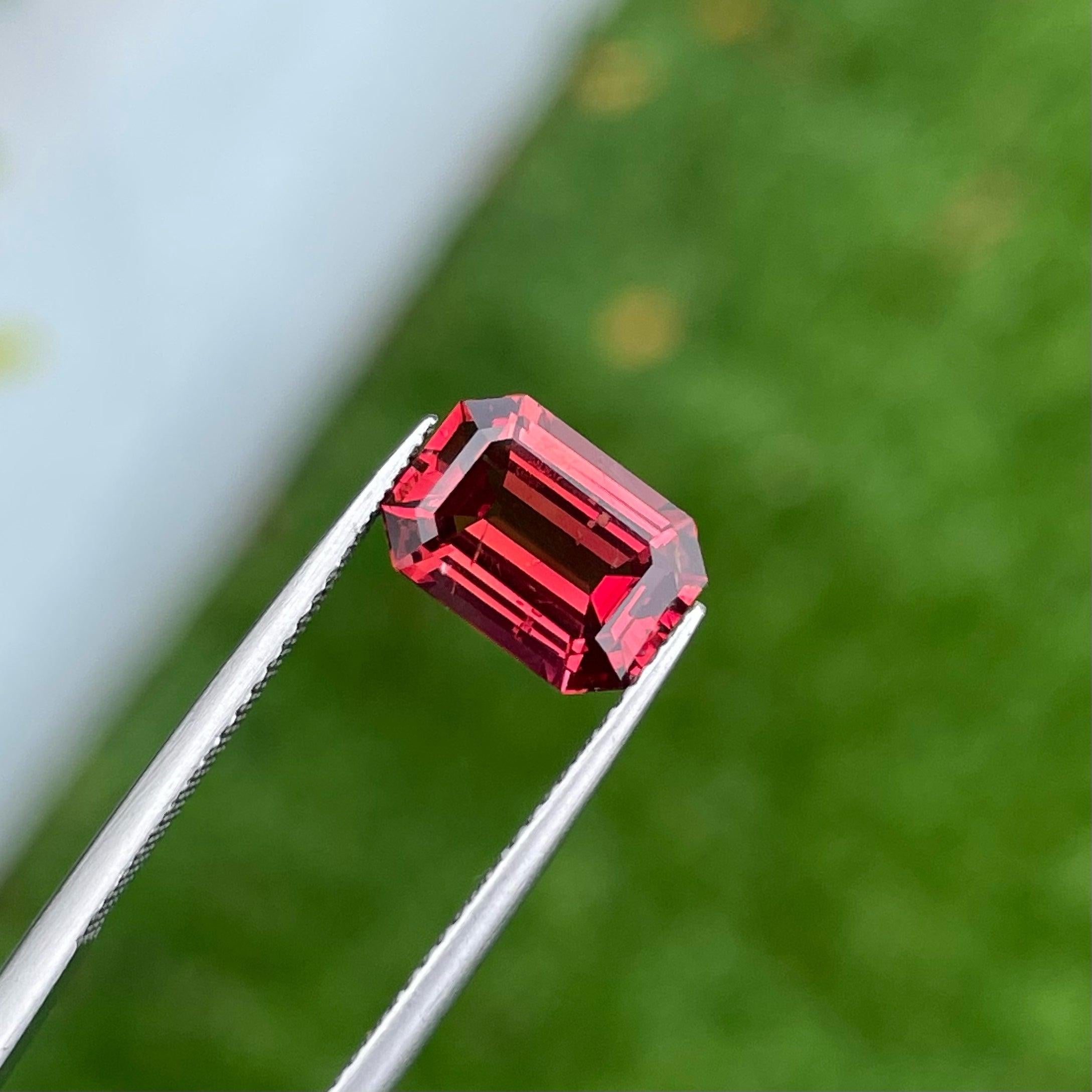 Moderno Spinello naturale rosso arancio dalla Birmania 2,88 carati Anello di spinello Gemma di spinello