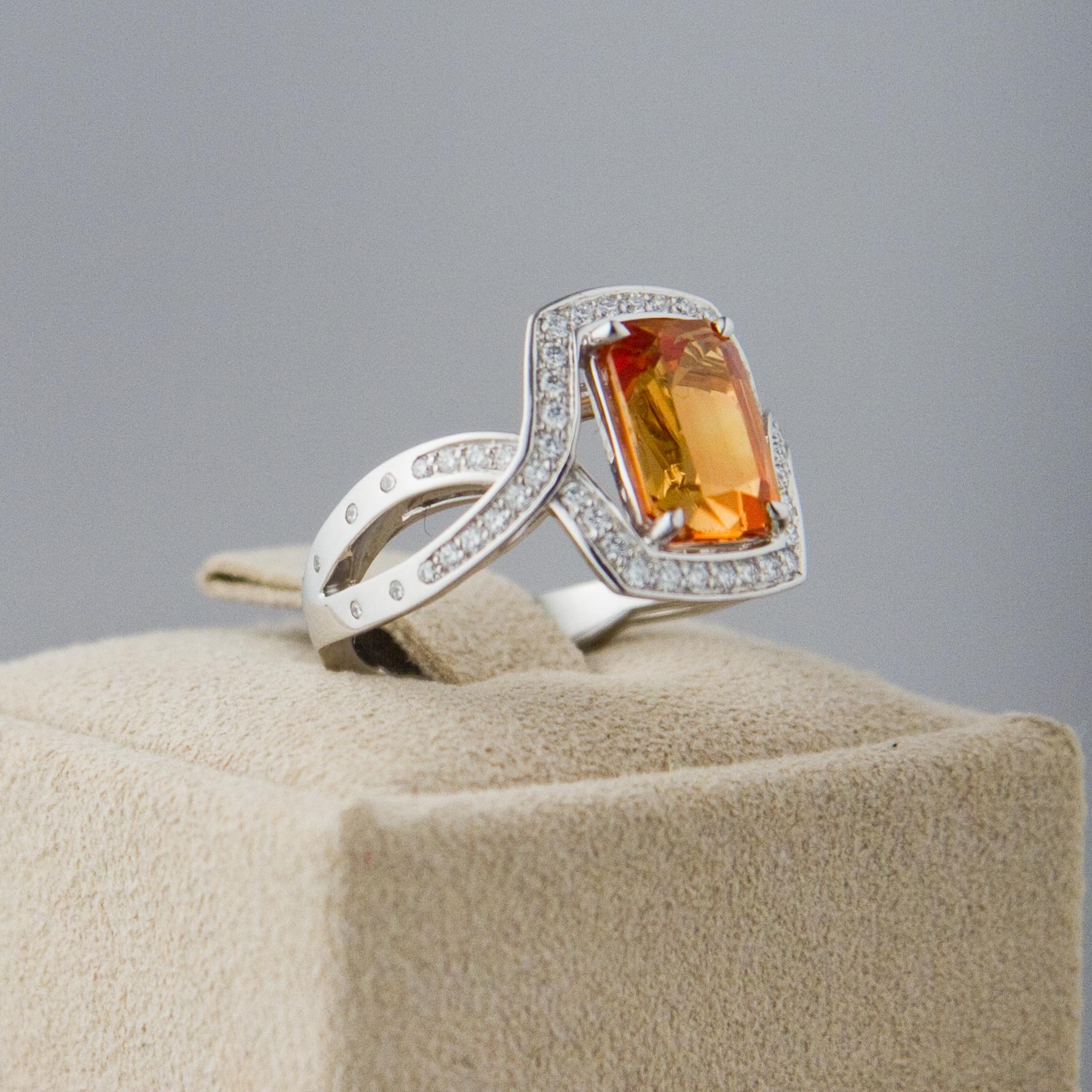 Orange Sapphire 3.84 Carat with Diamond in White Gold Ring In New Condition In Vannes, FR