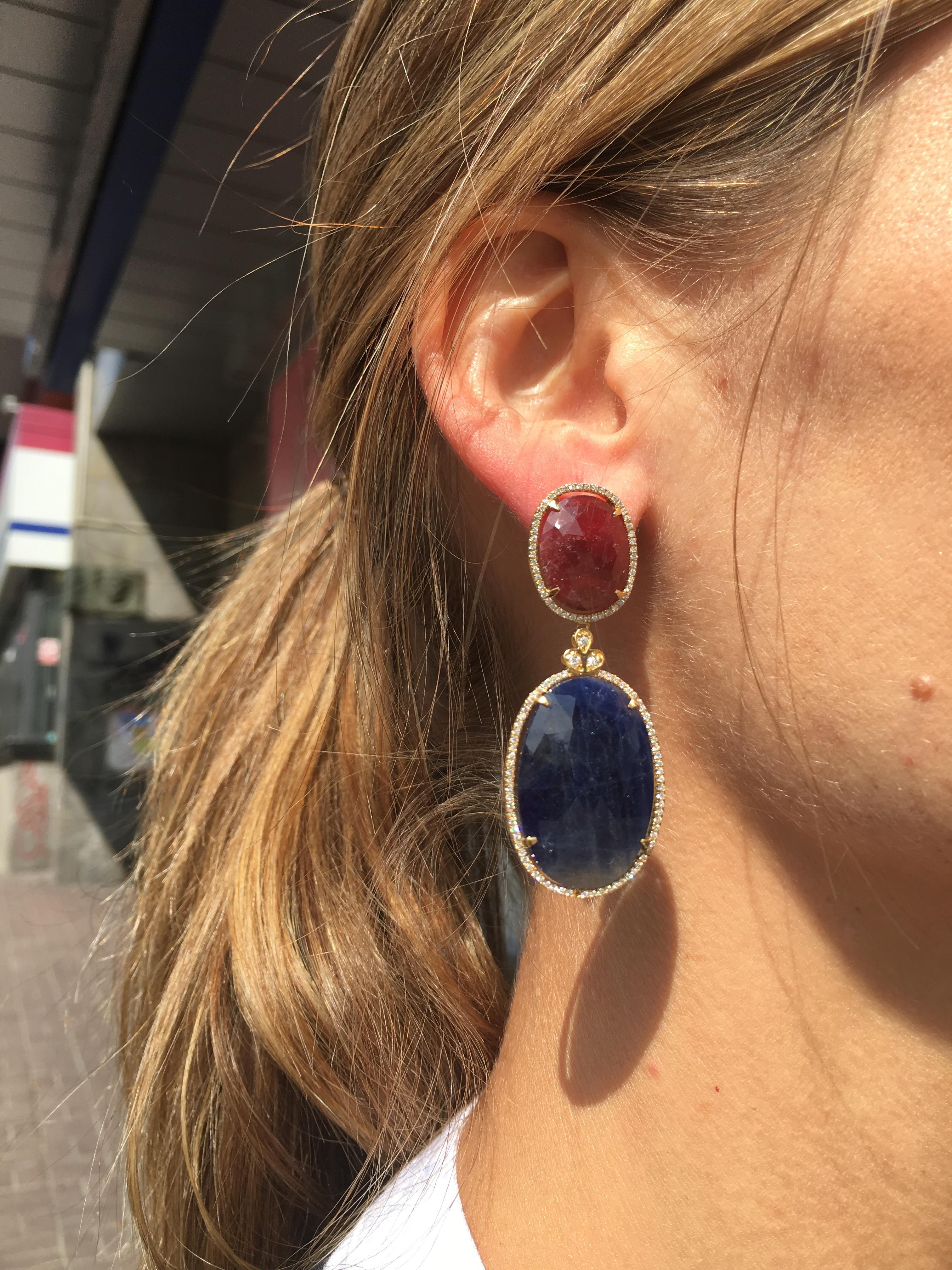 Ohrringe aus 18 Karat Gold mit orangefarbenem Saphir und blauem Saphir und Diamant für sie (Antiker Kissenschliff) im Angebot