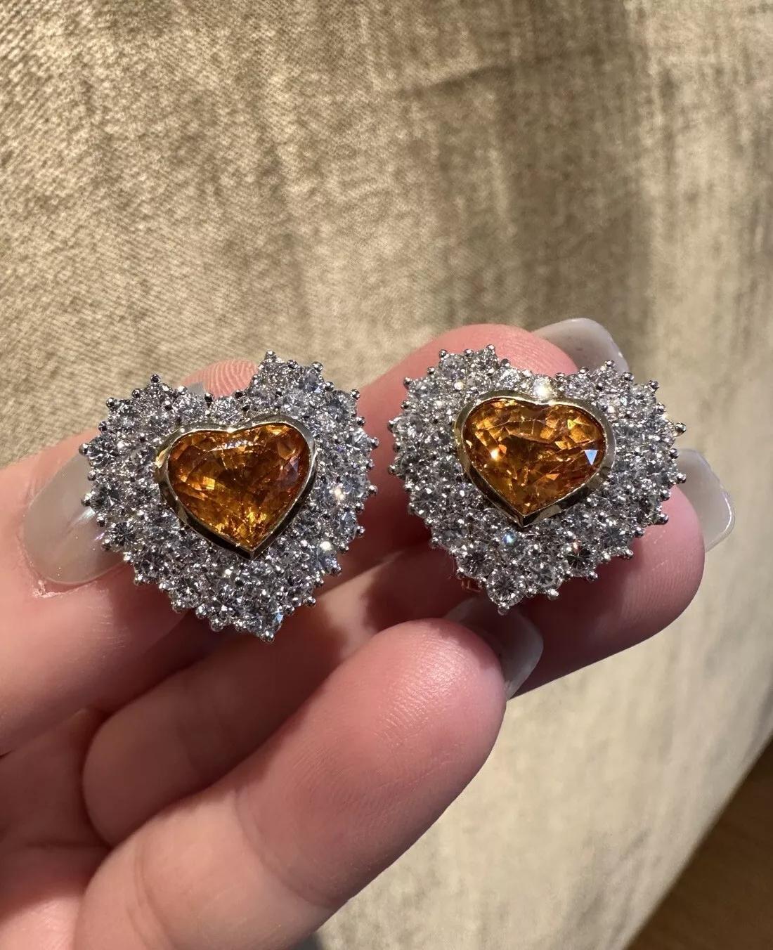 Boucles d'oreilles cœur en or jaune et blanc 18 carats, saphir orange et diamants en vente 1
