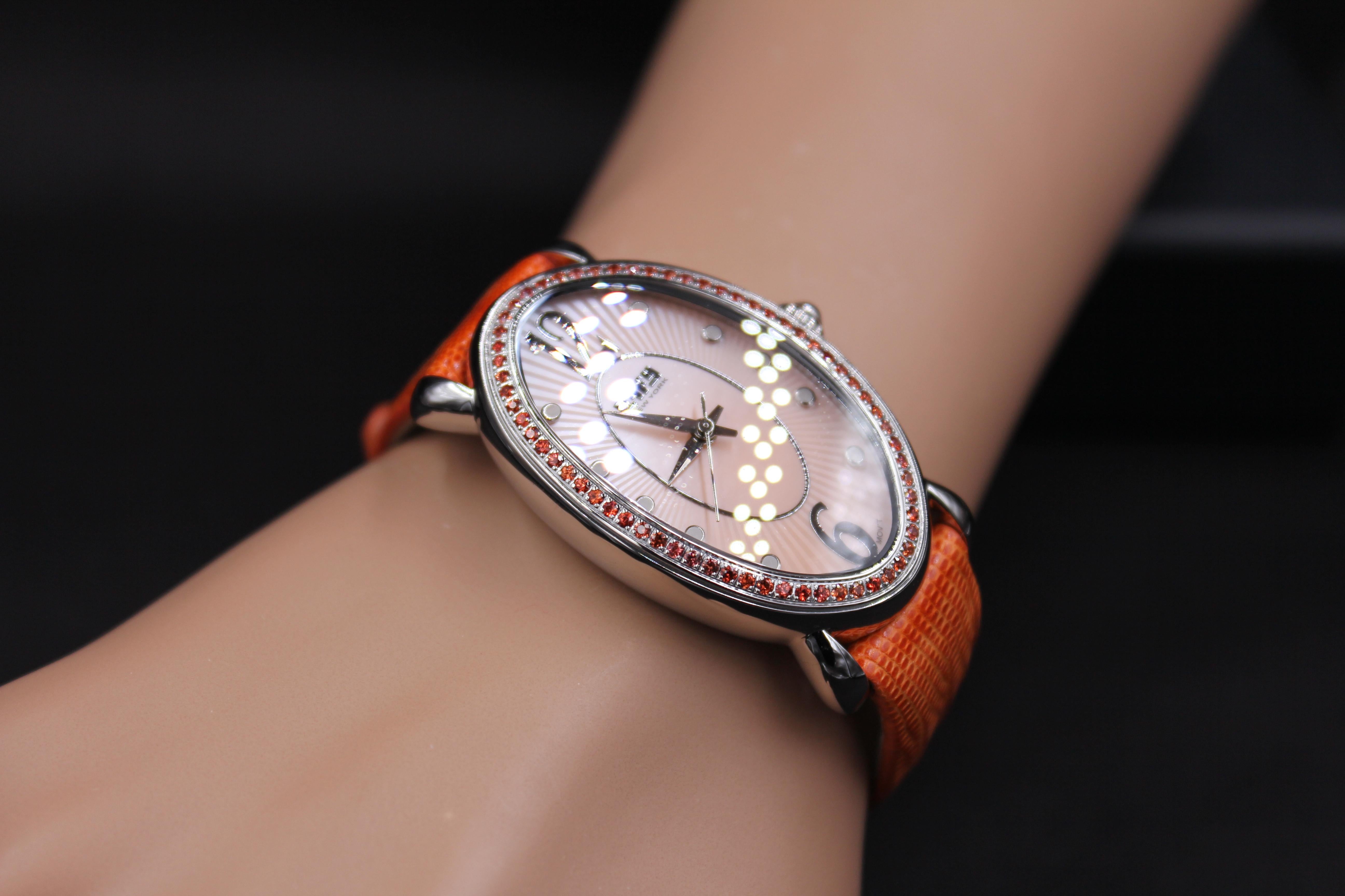 Orange Saphir Diamanten Pave Zifferblatt Luxus Schweizer Quarz Exotische Lederband Uhr (Gemischter Schliff) im Angebot