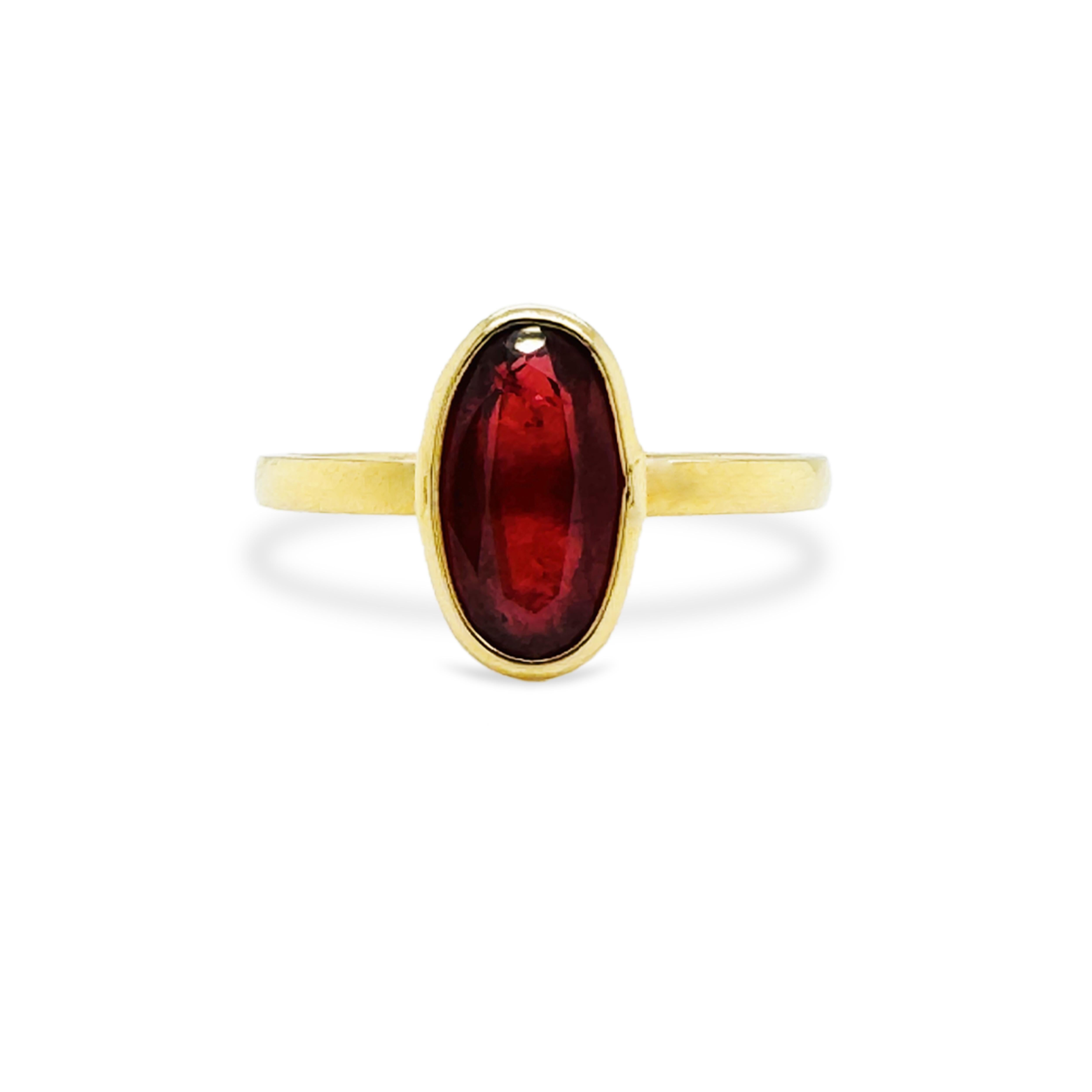 El Anillo Tresor Beautiful presenta 1,97 quilates de Zafiro Naranja. Los Anillos son una oda a la belleza lujosa pero clásica, con piedras preciosas brillantes y tonos femeninos. Su diseño contemporáneo y moderno los hace perfectos y versátiles para