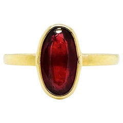 Anello ovale con zaffiro arancione in oro giallo 18 carati