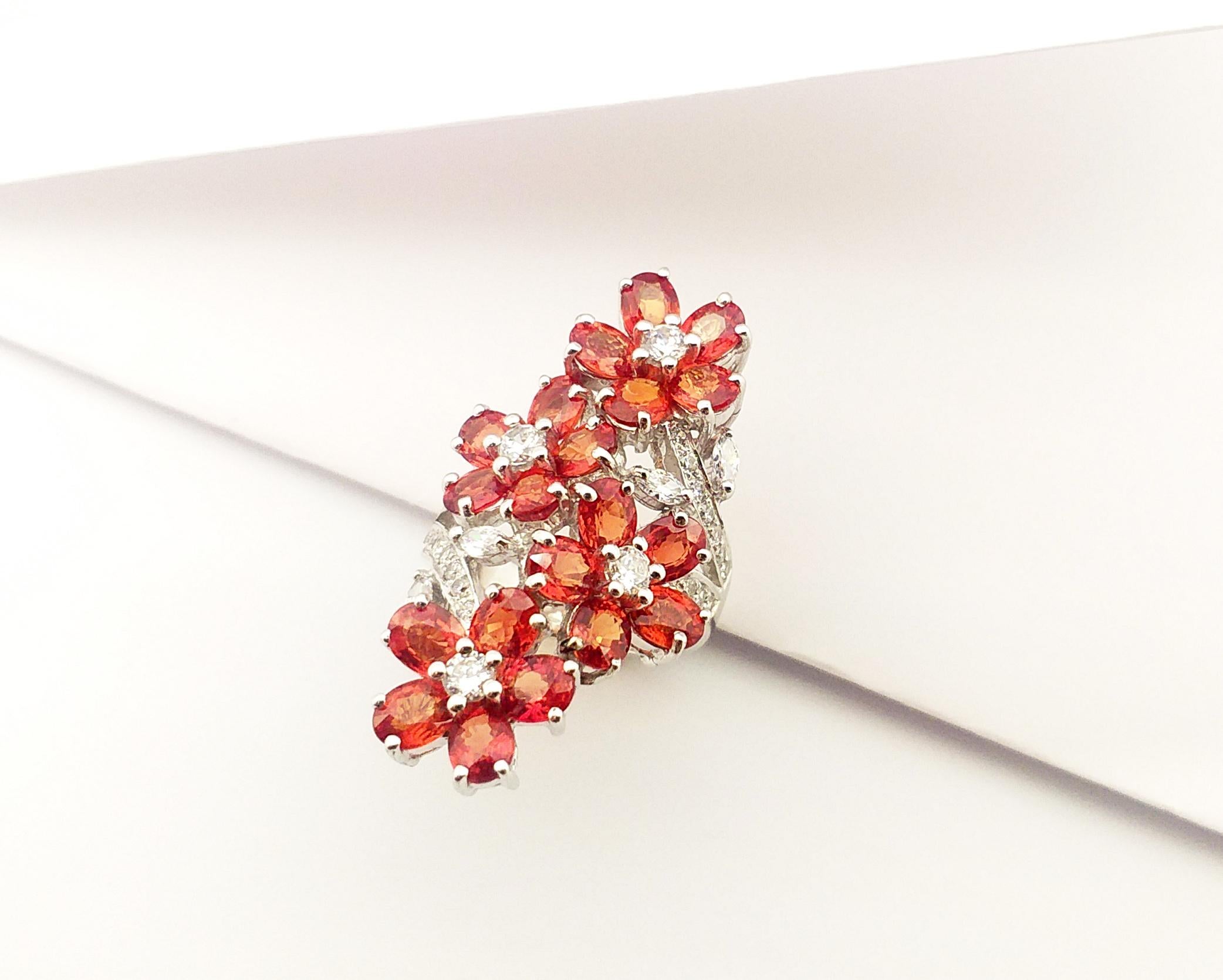 Bague en saphir orange avec zirconia cubique sertie dans des montures en argent en vente 6