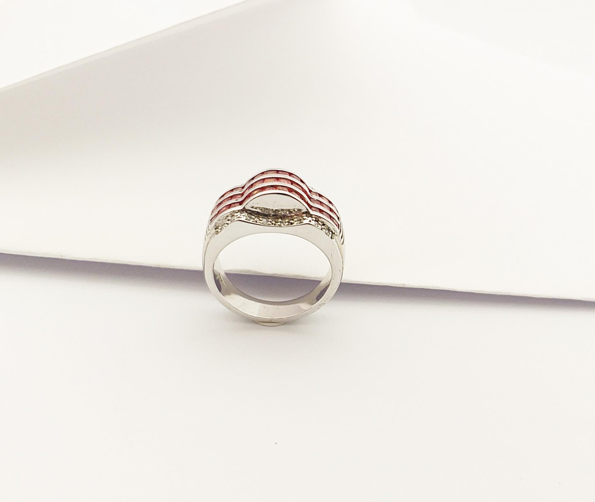 Bague en saphir orange avec zirconia cubique sertie dans des montures en argent en vente 7