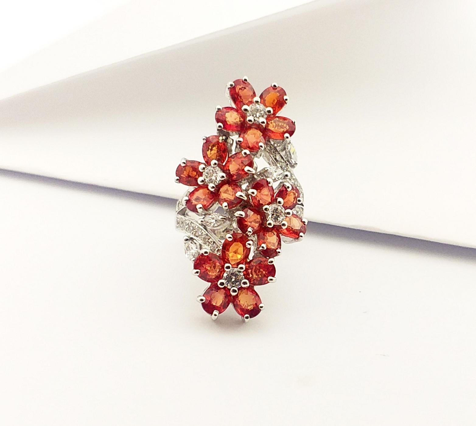 Bague en saphir orange avec zirconia cubique sertie dans des montures en argent en vente 10