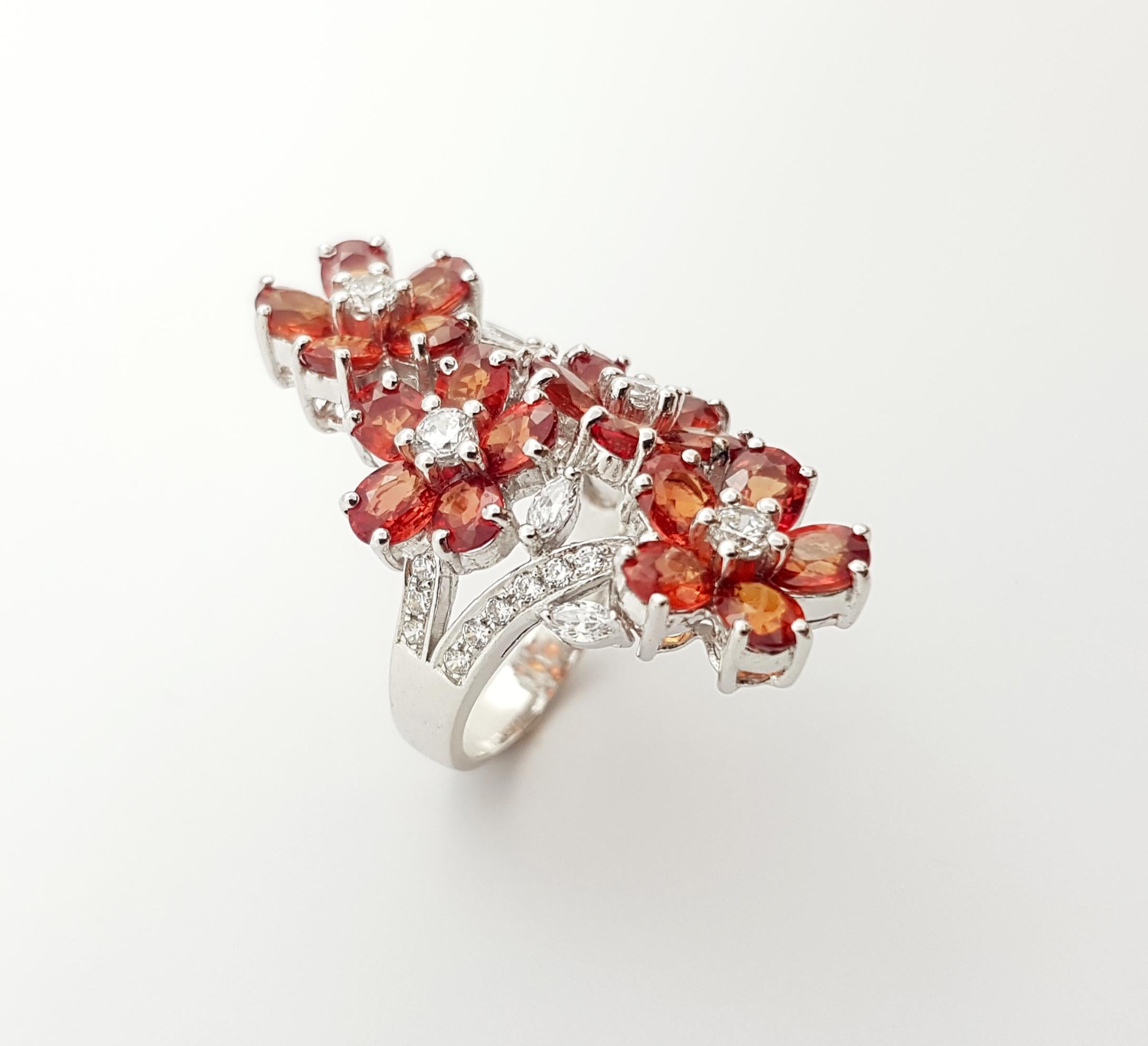 Bague en saphir orange avec zirconia cubique sertie dans des montures en argent en vente 11