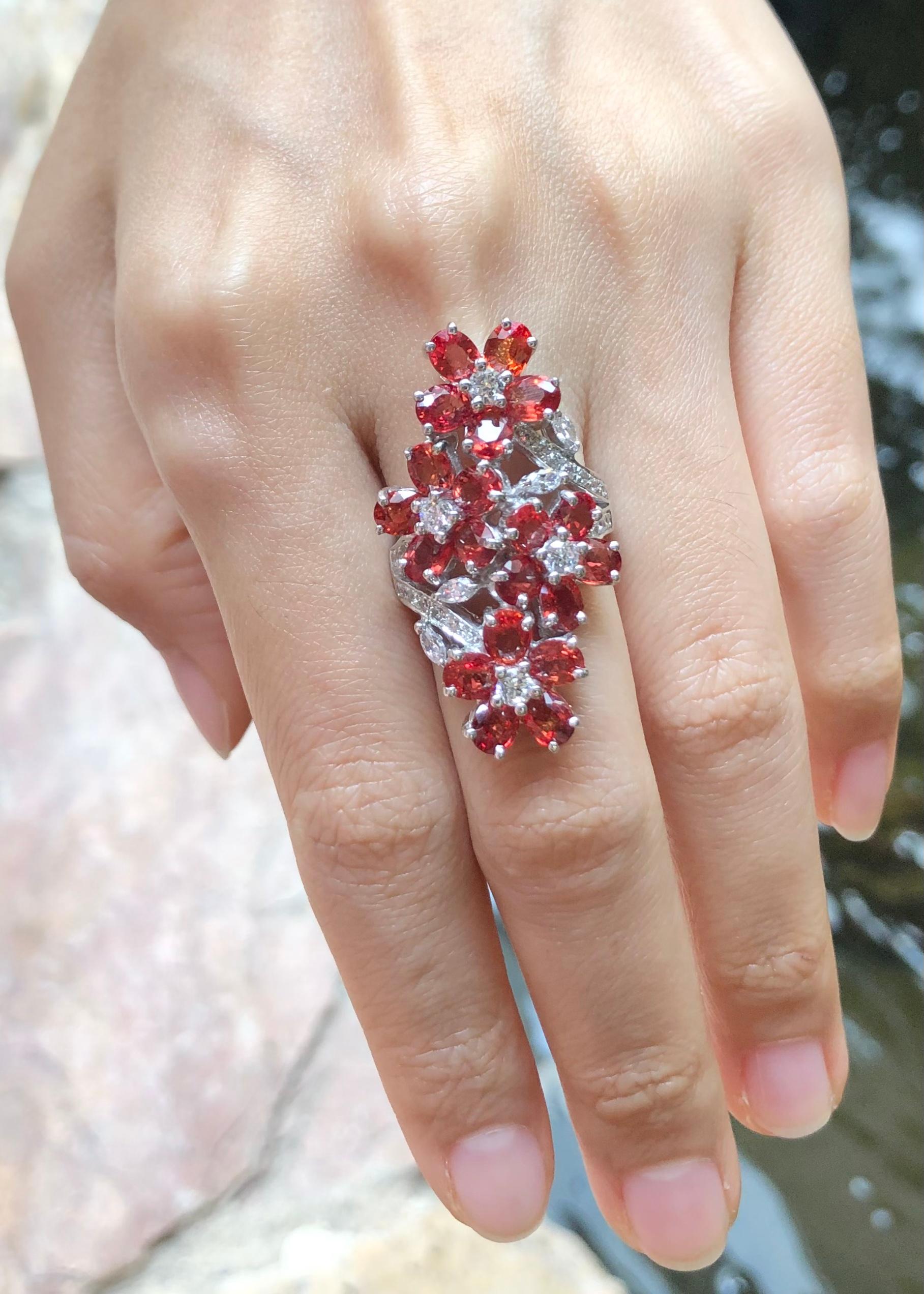 Bague en saphir orange avec zirconia cubique sertie dans des montures en argent Pour femmes en vente