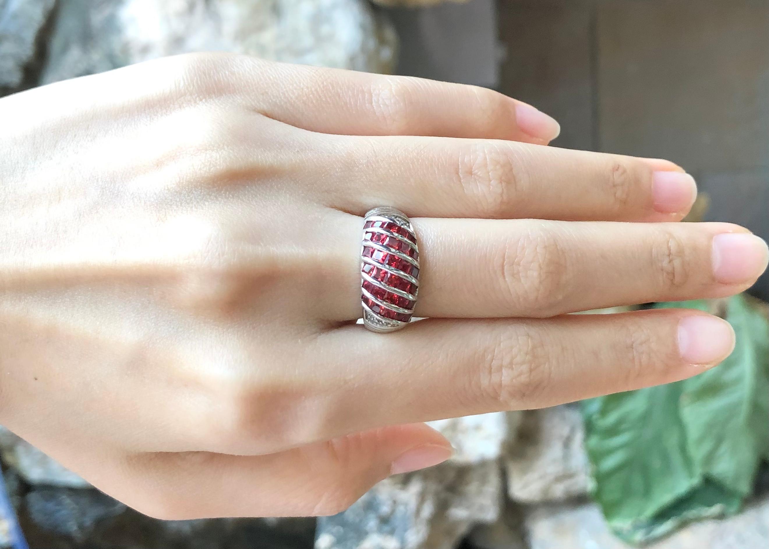Bague en saphir orange avec zirconia cubique sertie dans des montures en argent Unisexe en vente