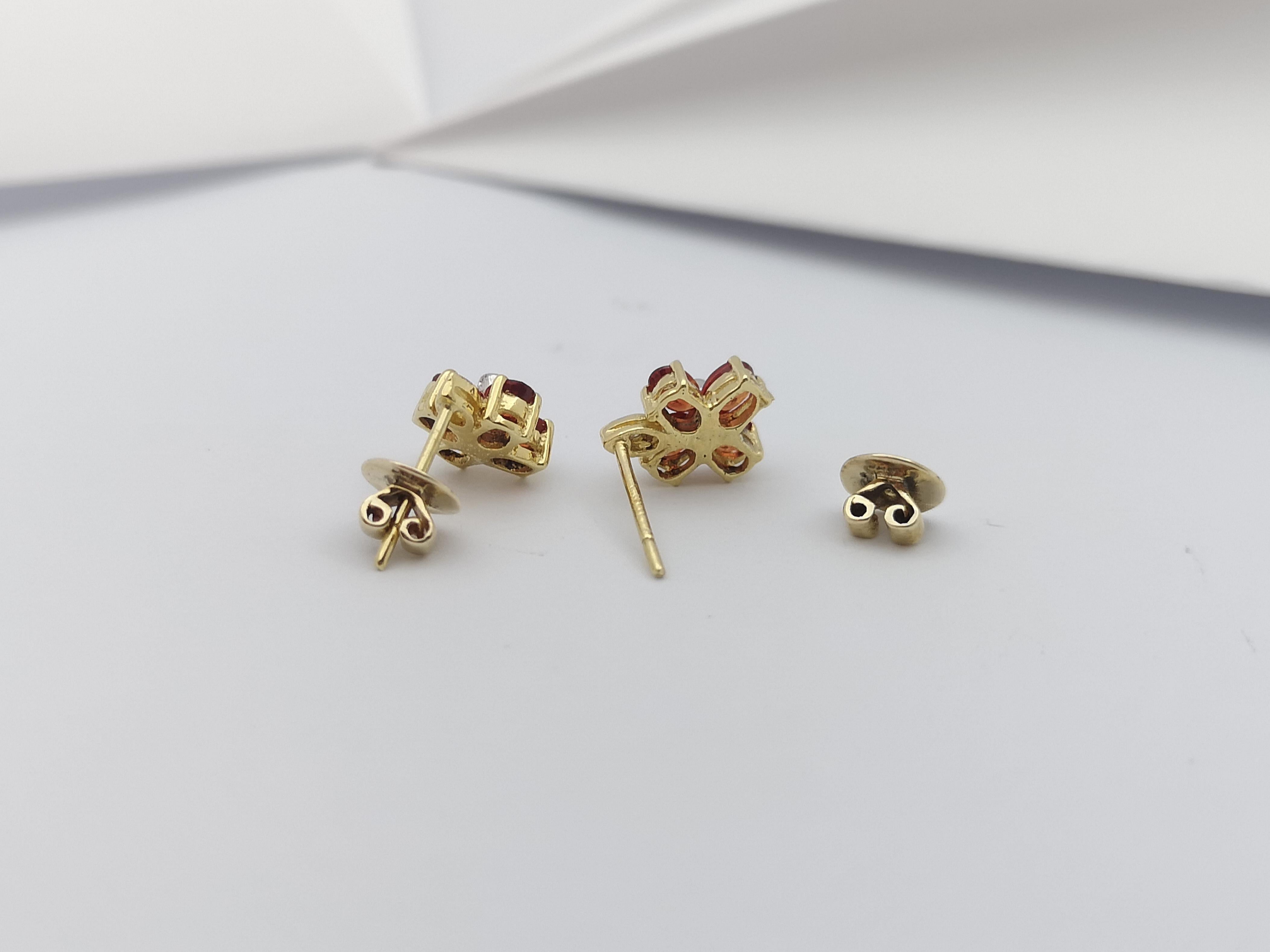 Orecchini con zaffiro arancione e diamanti con montatura in oro 14 carati in vendita 4