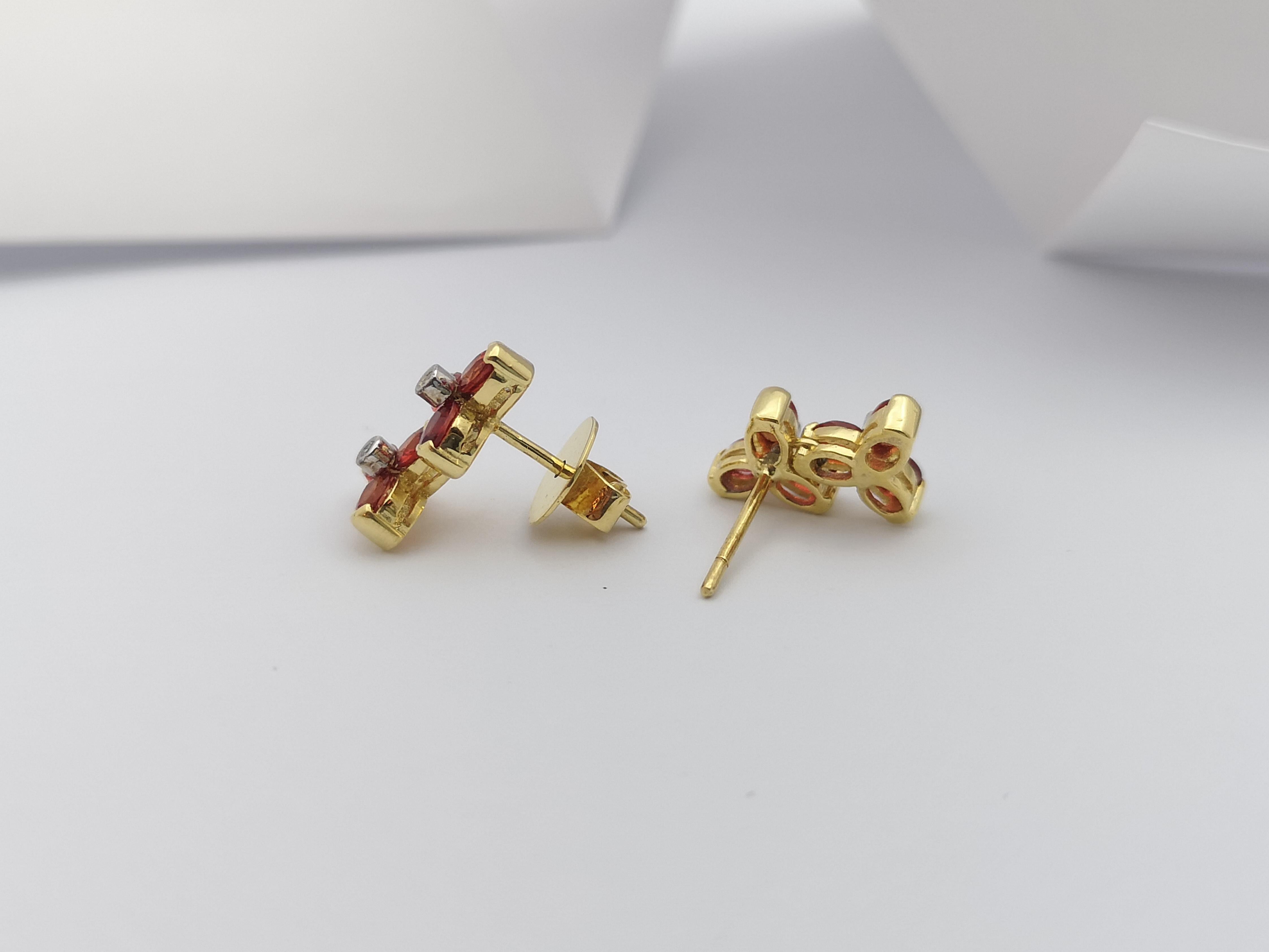 Orecchini con zaffiro arancione e diamanti con montatura in oro 18 carati in vendita 5