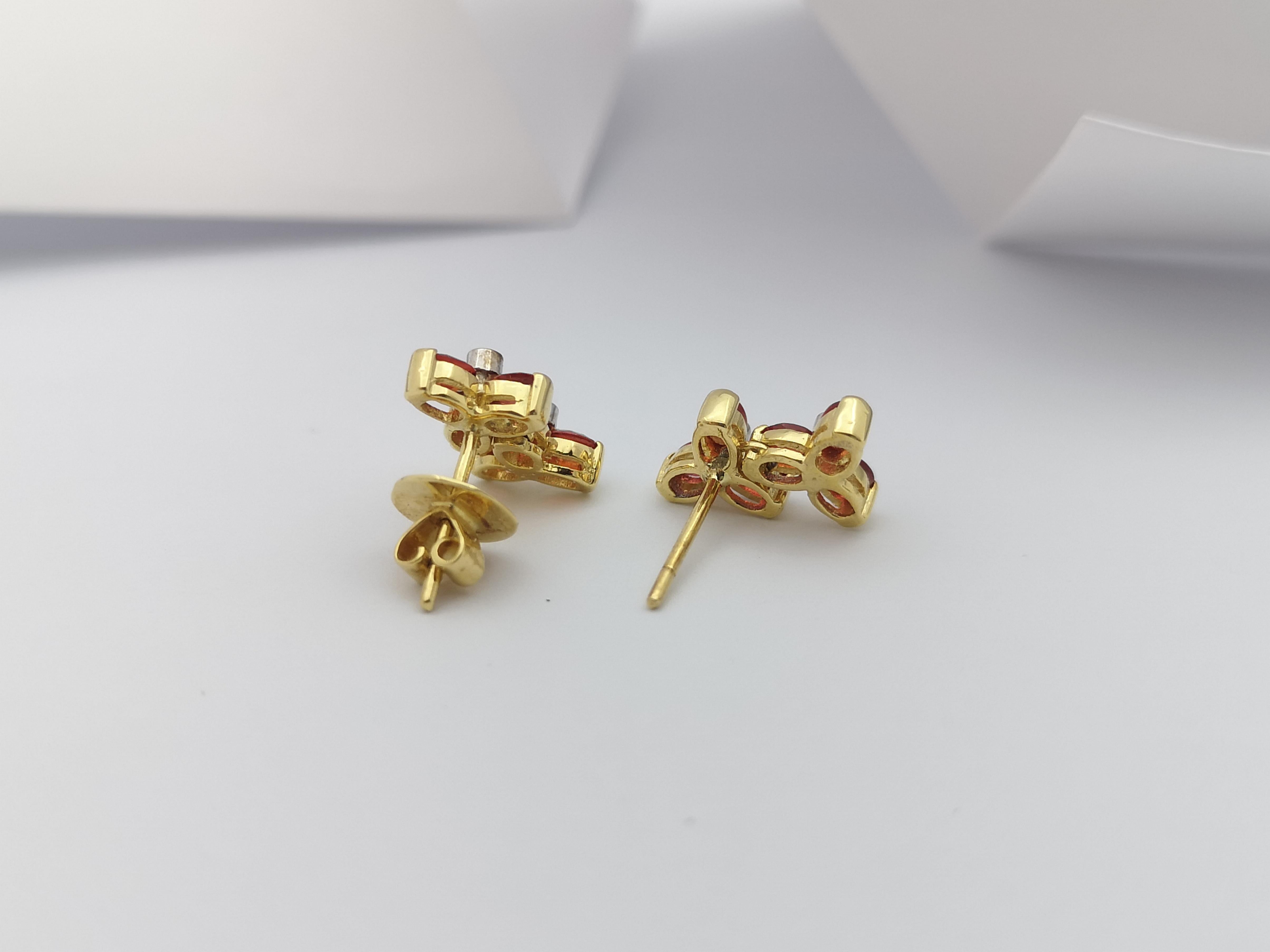 Orecchini con zaffiro arancione e diamanti con montatura in oro 18 carati in vendita 6