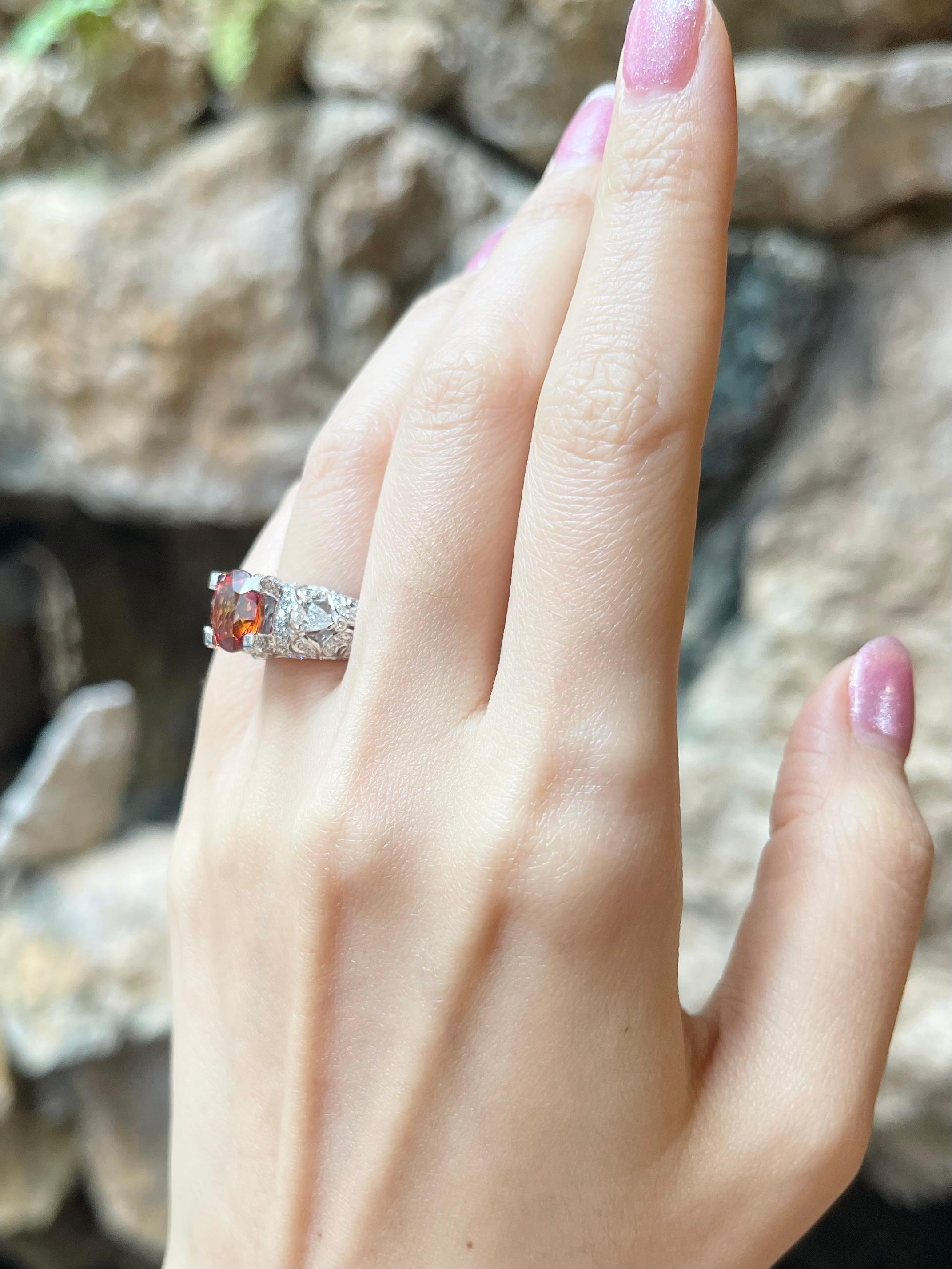 Round Cut Orange Sapphire with Diamond Ring in 18K White Gold Settings For Sale
