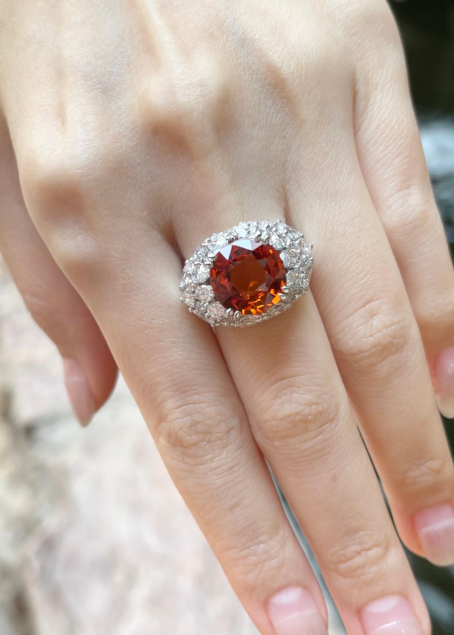 Orange Sapphire with Diamond Ring set in 18K White Gold Settings In New Condition For Sale In Bangkok, TH