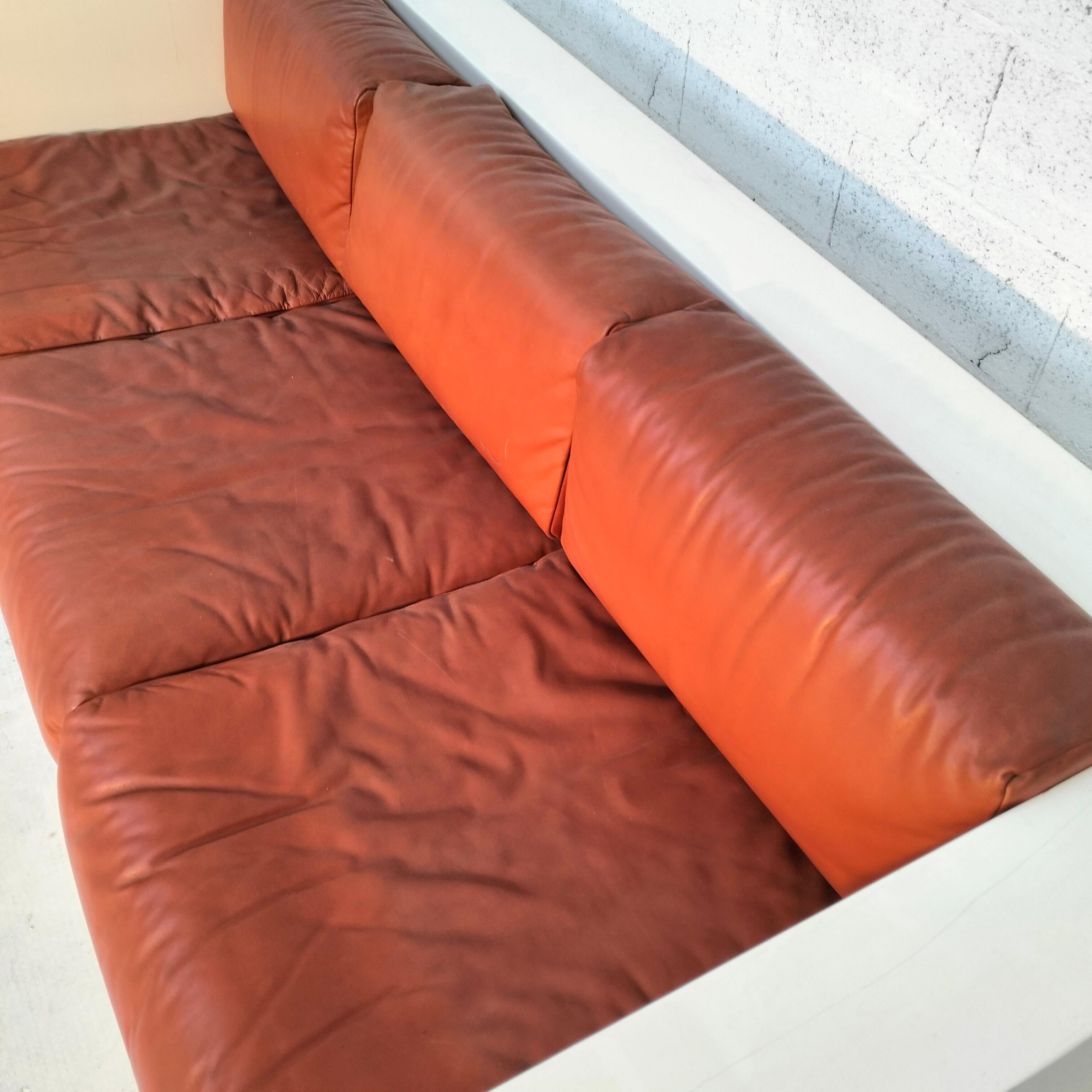 Italian Orange “Saratoga” 3 seater sofa by Massimo and Lella Vignelli for Poltronova 60s For Sale