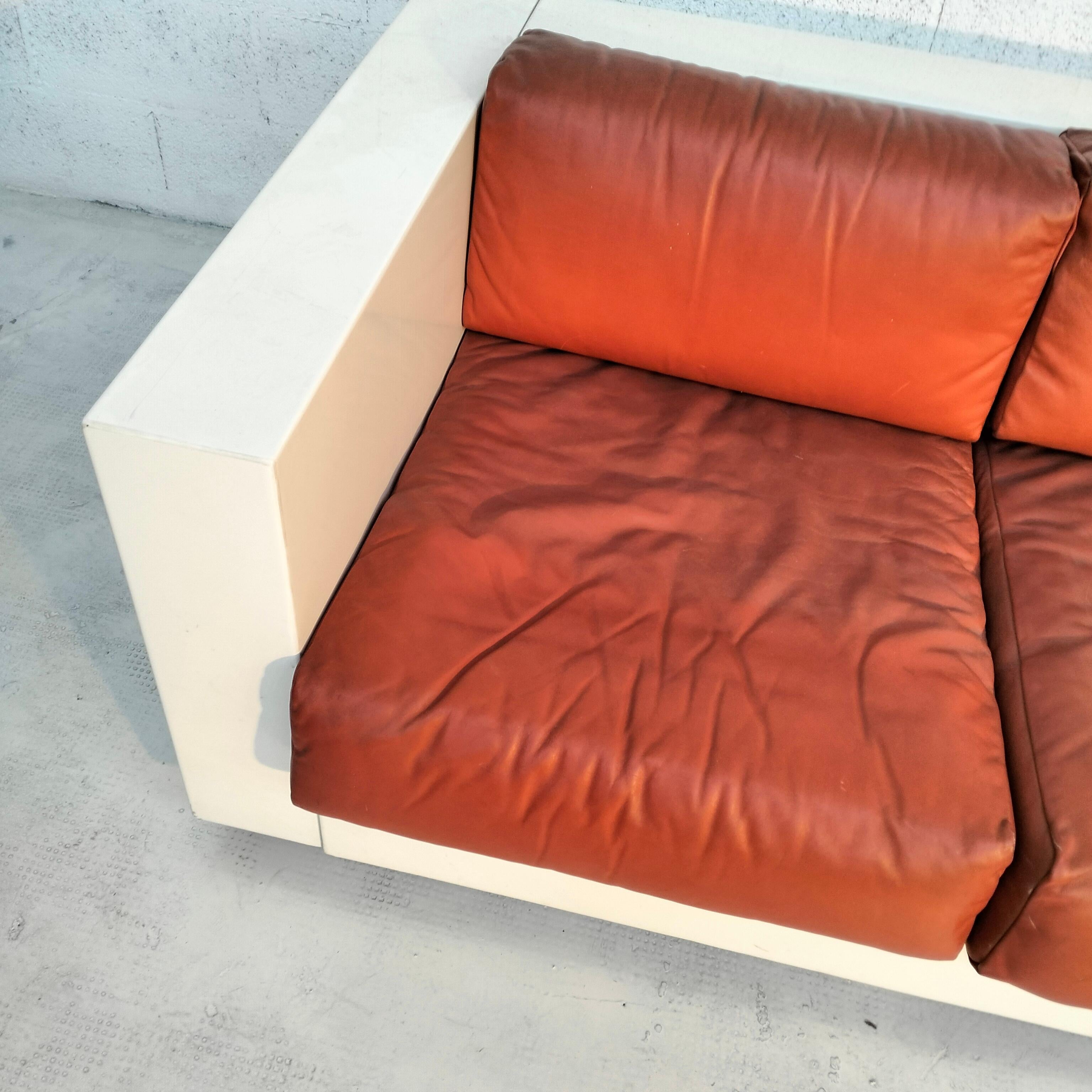 Orange “Saratoga” 3 seater sofa by Massimo and Lella Vignelli for Poltronova 60s In Good Condition For Sale In Padova, IT