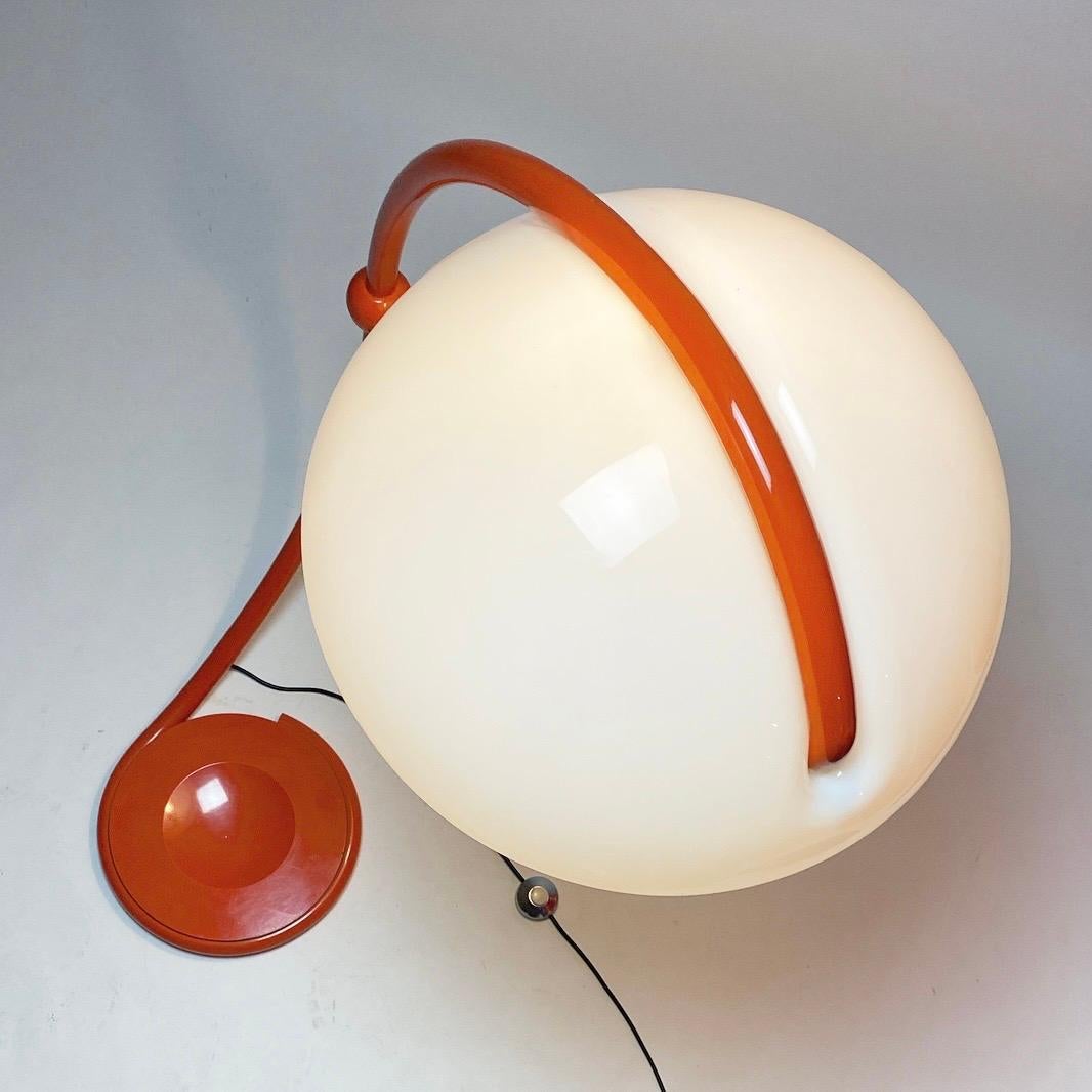 Orange orange Serpente Stehlampe von Elio Martinelli für Luce, Italien 1970er Jahre (Italienisch) im Angebot