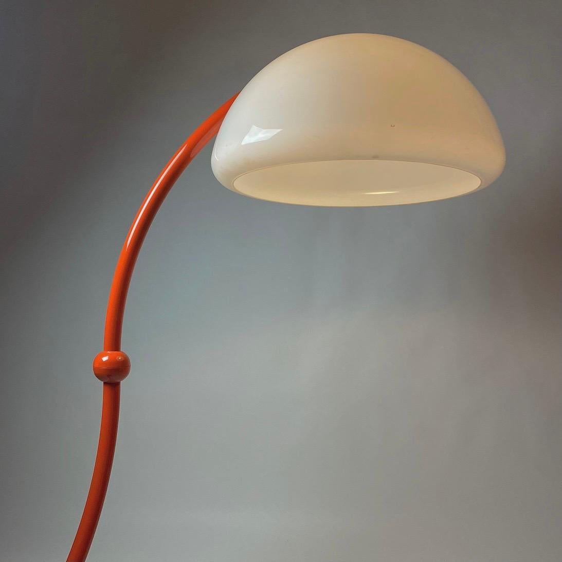 Orange Serpente Floor Lamp by Elio Martinelli for Luce, Italy 1970s In Good Condition For Sale In Haderslev, DK