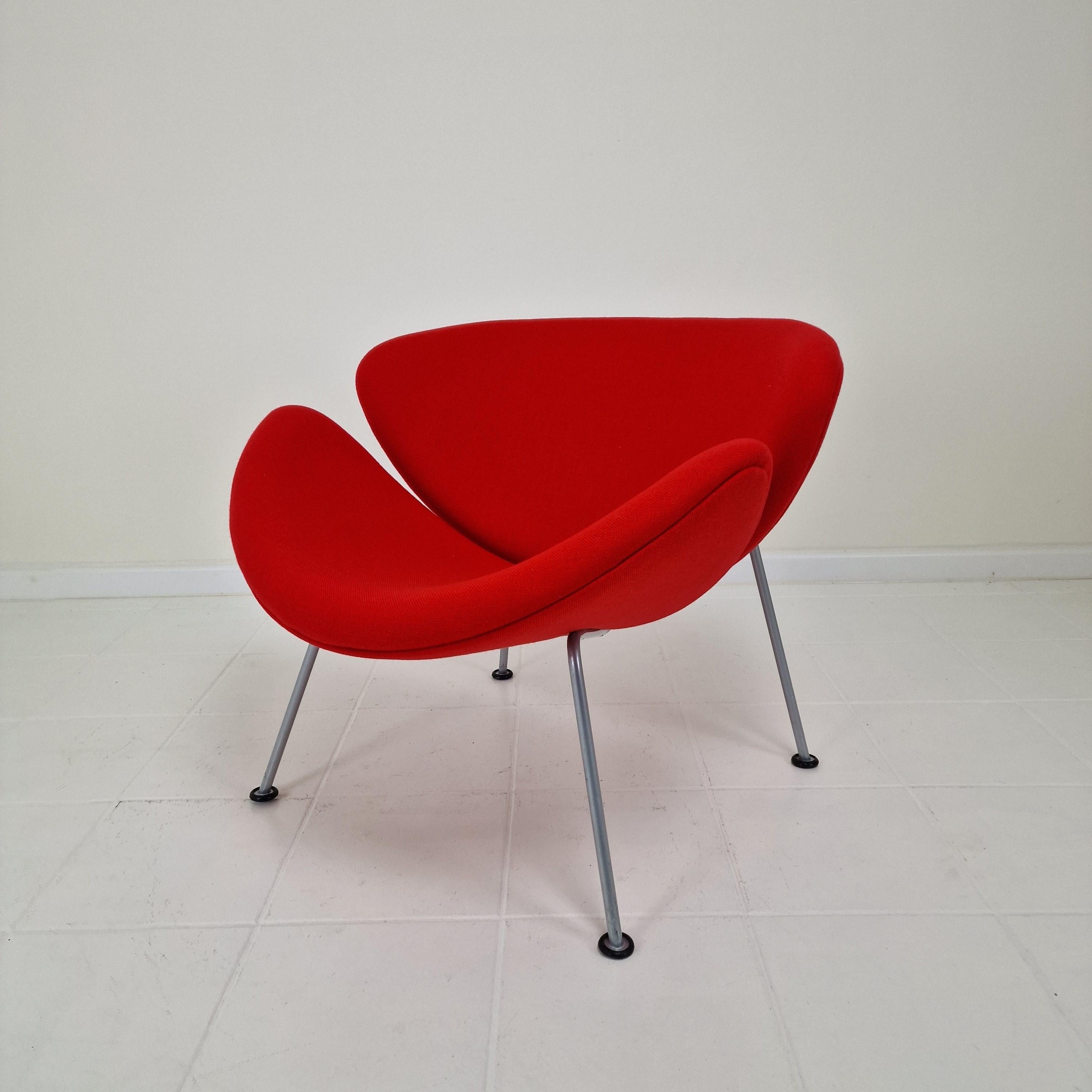 The famous Artifort orange slice chair by Pierre Paulin, designed in the 60s.
This original chair is produced in the 90's.

It is a cute and very comfortable chair.

The chair is just restored with new fabric and new foam.
It is reupholstered with