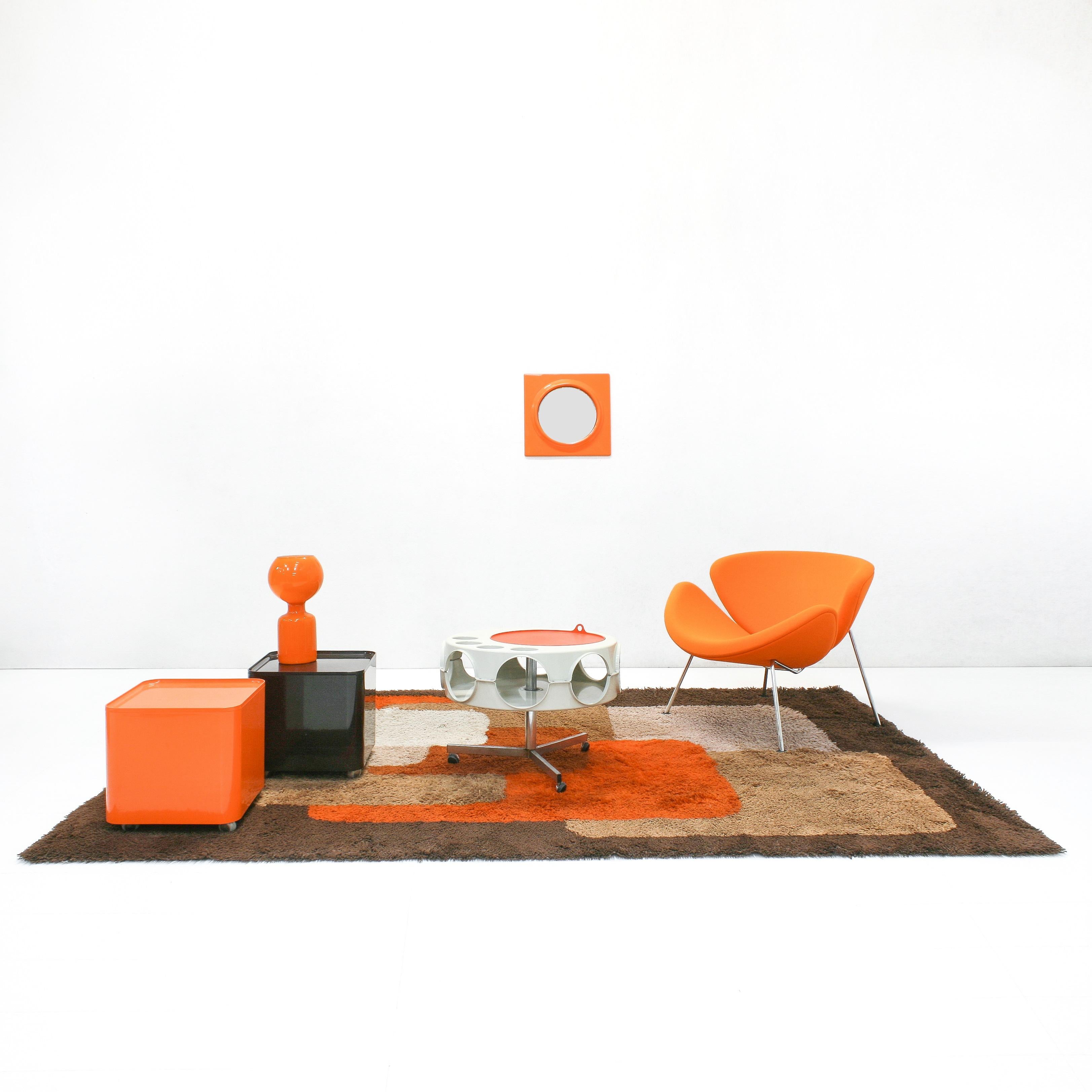 The F437 lounge chair, commonly known as the Orange Slice chair was created by French designer Pierre Paulin in 1960 and is one of the most popular design armchairs in the world. The iconic armchair makes every room more open, spacious and cheerful.
