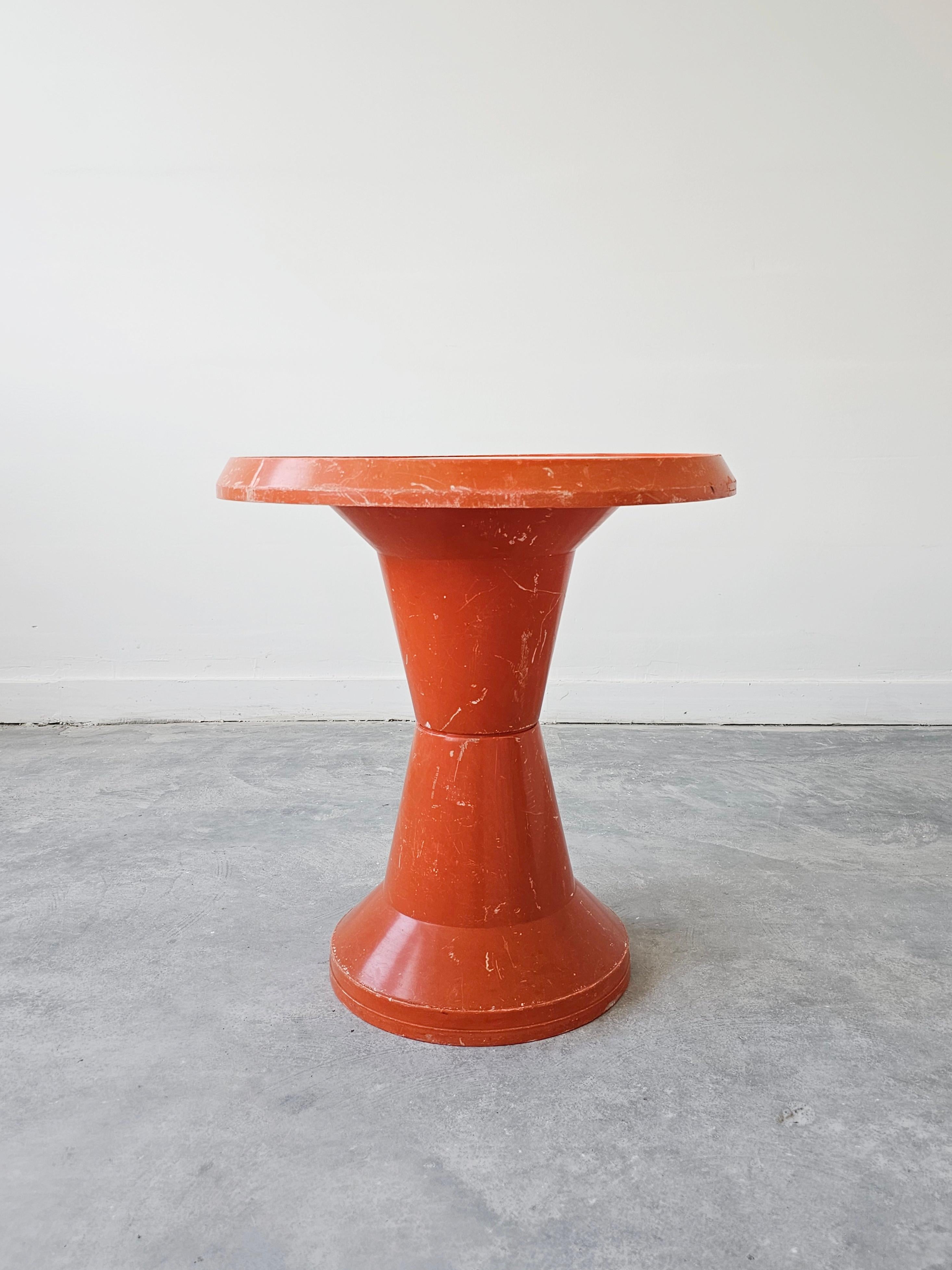 In this listing you will find a Space Age Plastic garden table manufactured by Kovinoplastika. The model is called Diablo and it comes in bright orange color. Made in Yugoslavia in 1970s.

Good vintage condition with signs of time and use, such as