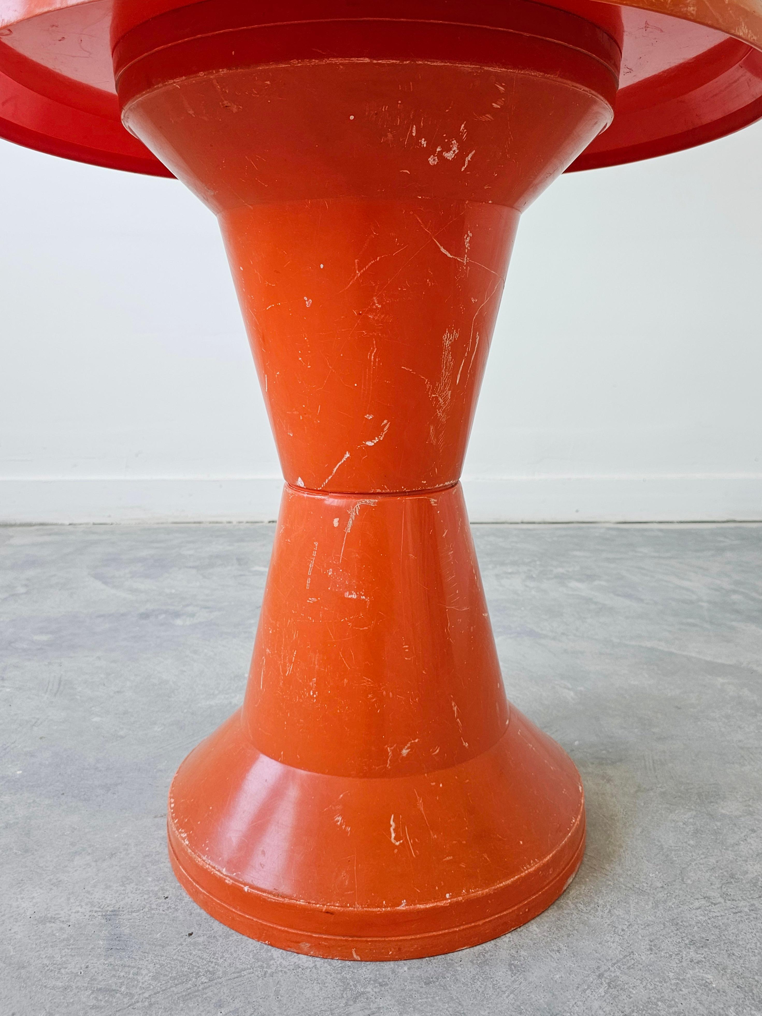 Mesa de Patio Naranja de la Era Espacial Modelo 