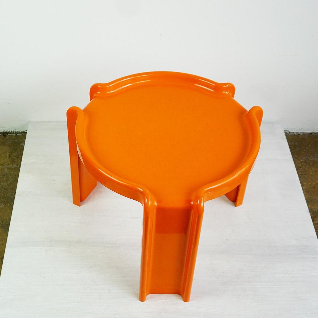 Ère spatiale Table basse orange en plastique Space Age par Giotto Stoppino pour Kartell, Italie en vente