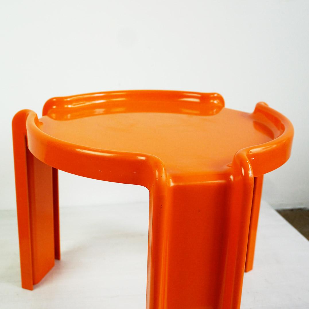 italien Table basse orange en plastique Space Age par Giotto Stoppino pour Kartell, Italie en vente