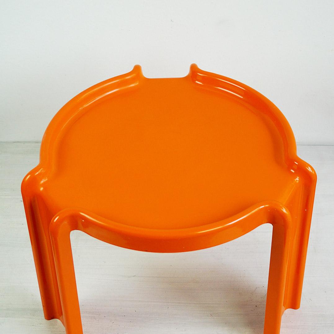 Table basse orange en plastique Space Age par Giotto Stoppino pour Kartell, Italie Bon état - En vente à Vienna, AT