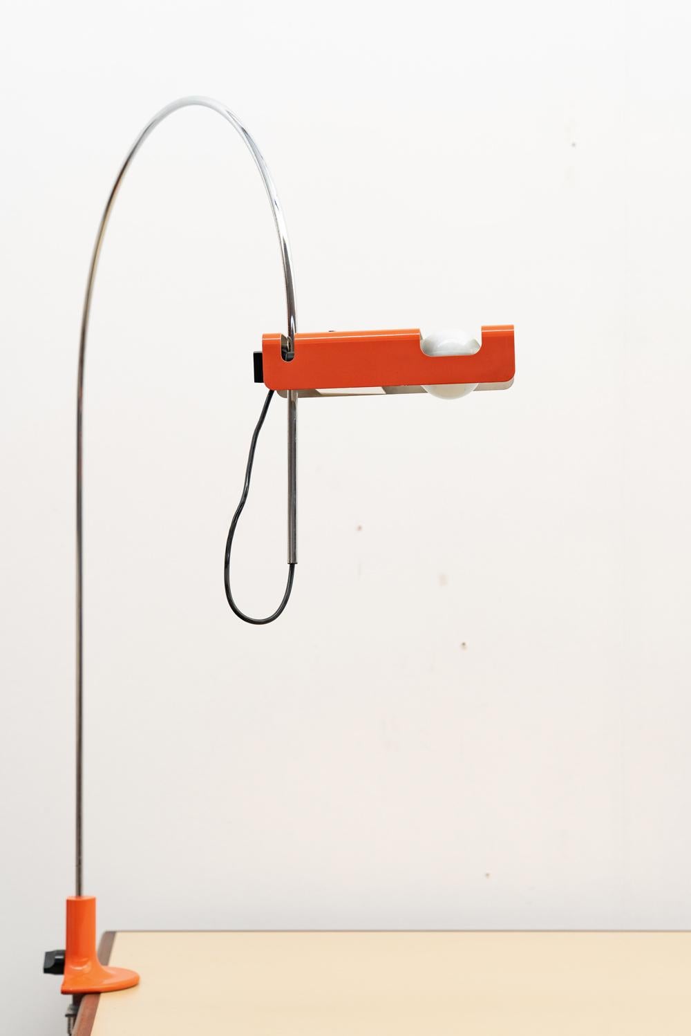 Orange Spider table lamp by Joe Colombo, Oluce 1960s For Sale 2