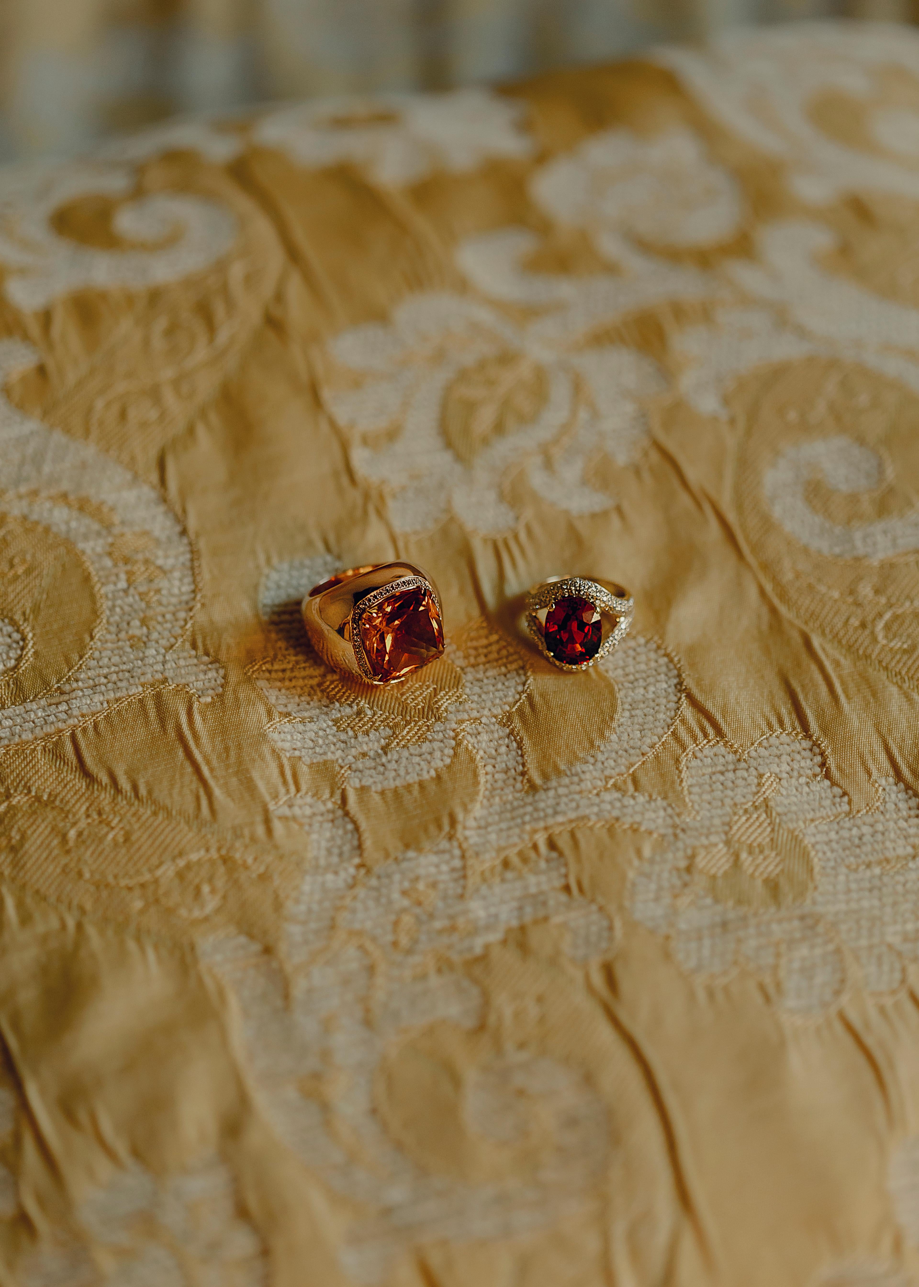 Im Angebot: Ring aus orangefarbenem Spinell und weißen Diamanten () 6