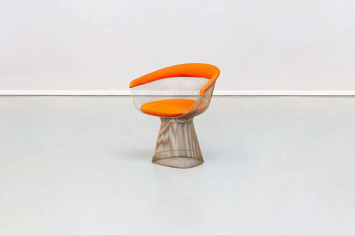 Orange, steel and fabric, dining chairs, by Warren Platner for Knoll, 1960s
An absolutely incredible set of 2 original Warren Platner, polished steel dining chairs.
This set of vintage dining chairs has a magnificent look after patina with even