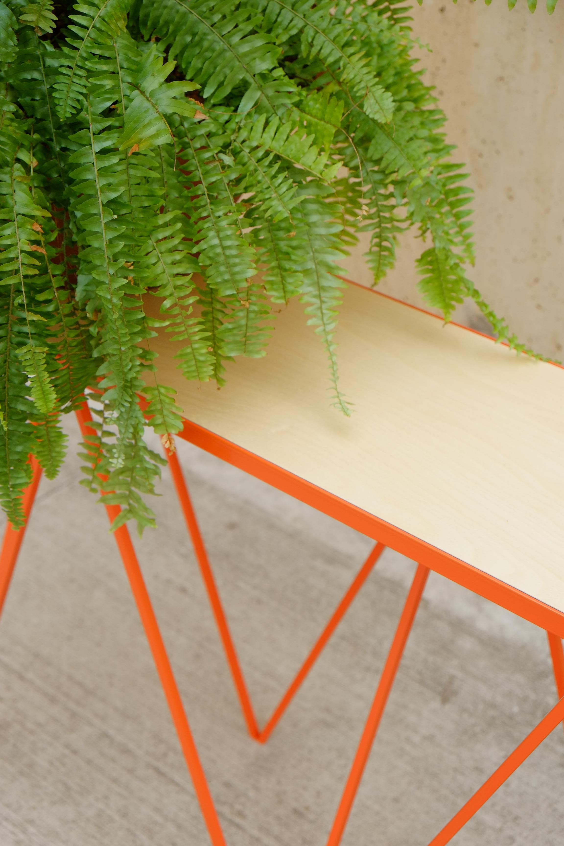 Table console en acier orange personnalisable / Bois, marbre et plateau en pierre en option en vente 2