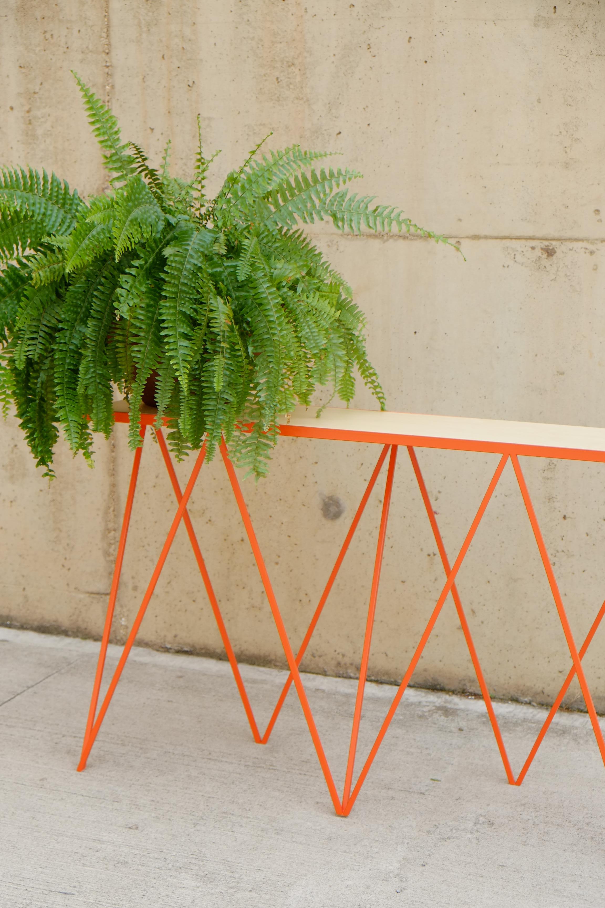 Britannique Table console en acier orange personnalisable / Bois, marbre et plateau en pierre en option en vente