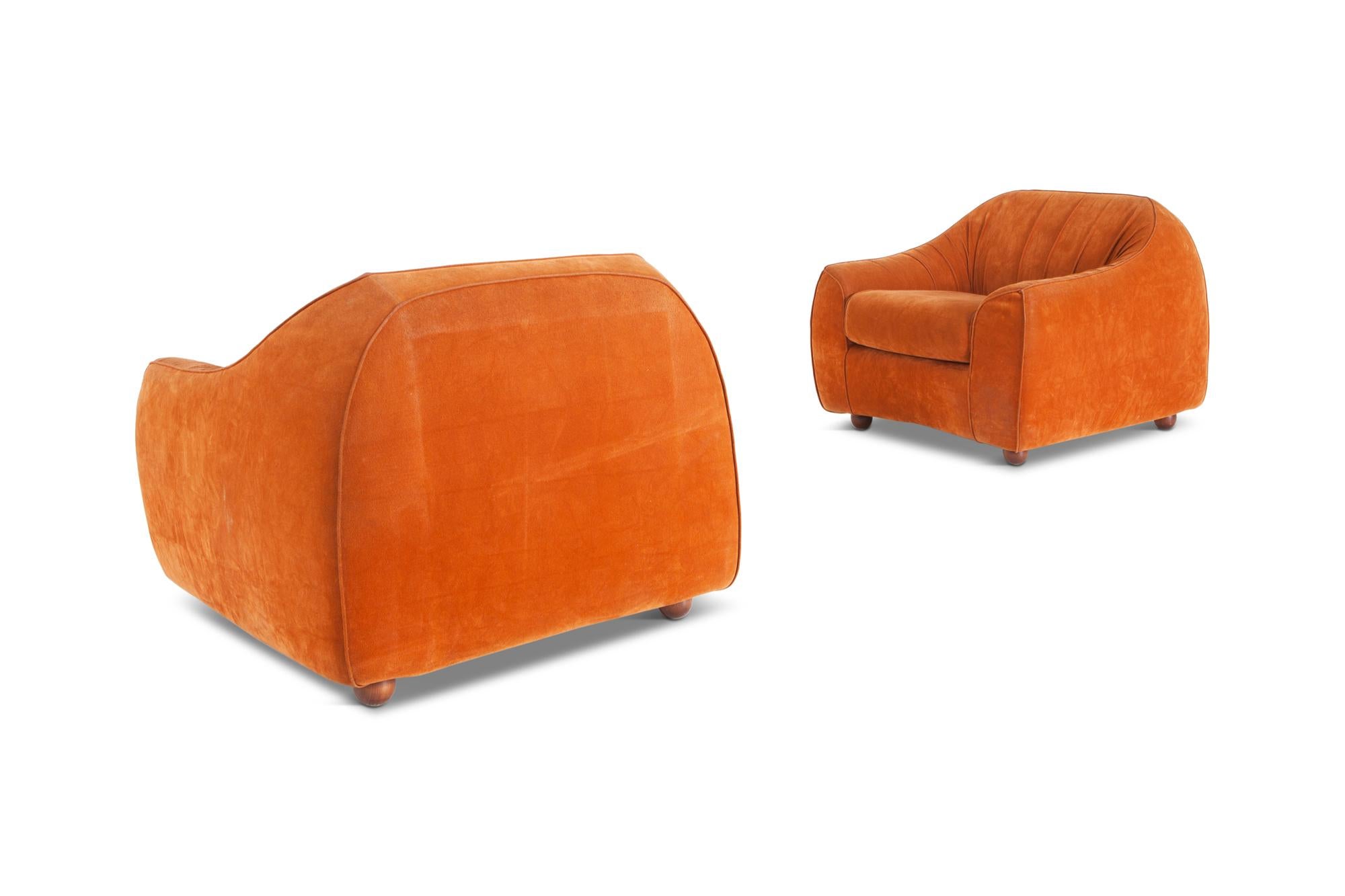 Postmodern orange suede Italian poltronas.

Space Age club chairs from the 1960s.
The original suede upholstery is still in good condition. 
Mounted on round walnut feet.

  
