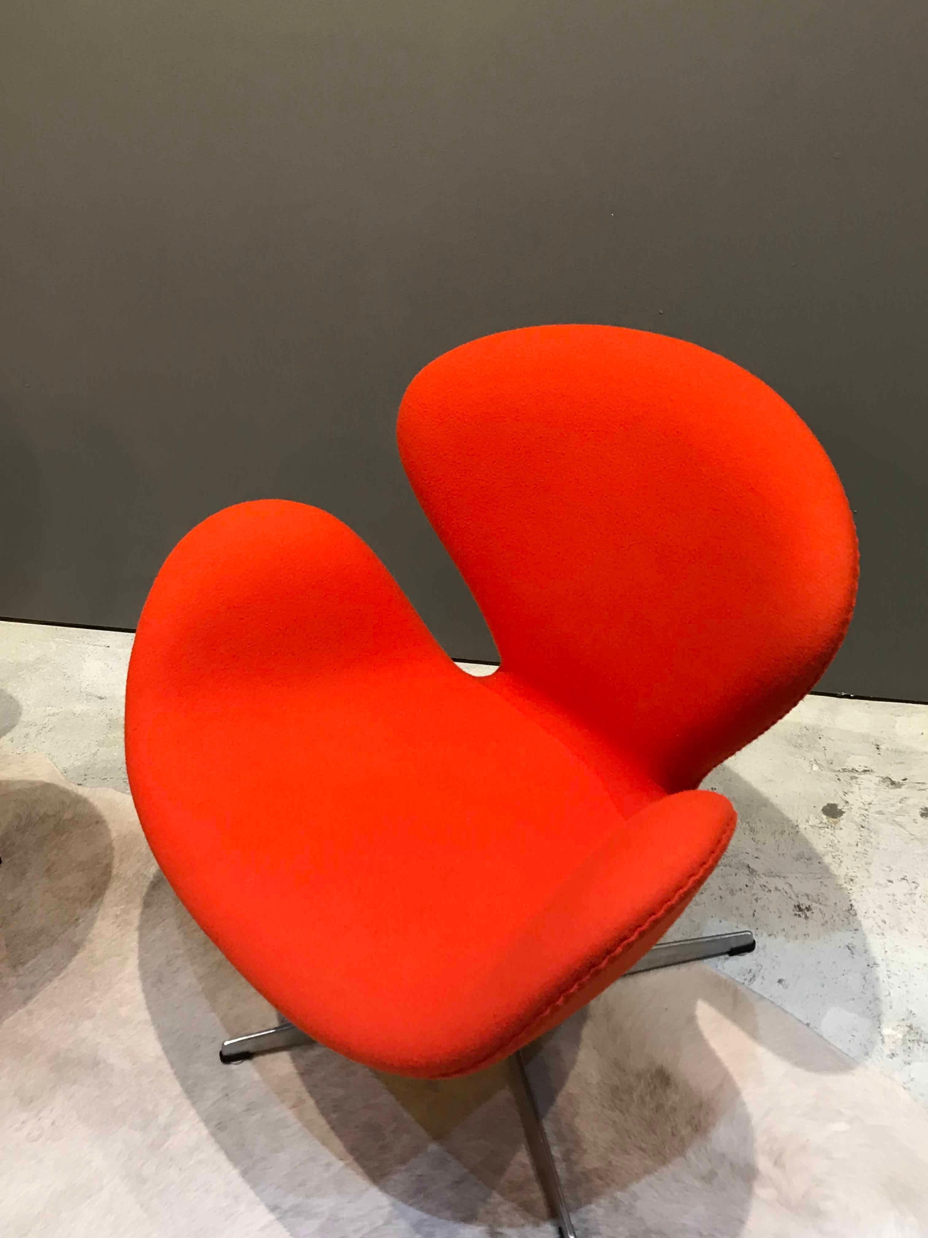 Mid-Century Modern Orange Swan Chairs by Arne Jacobsen for Fritz Hansen