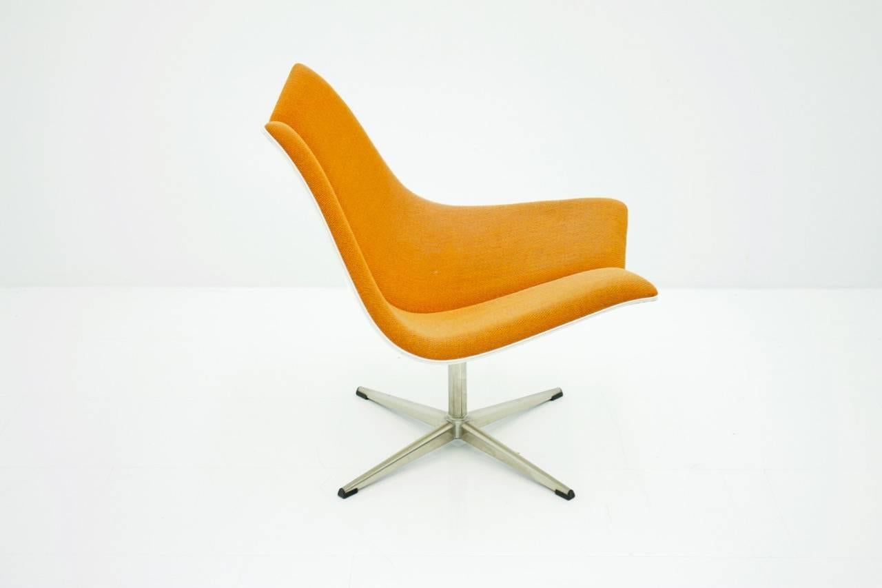Nice orange swivel chair with plywood shell and wool, 1960s.
Good condition.