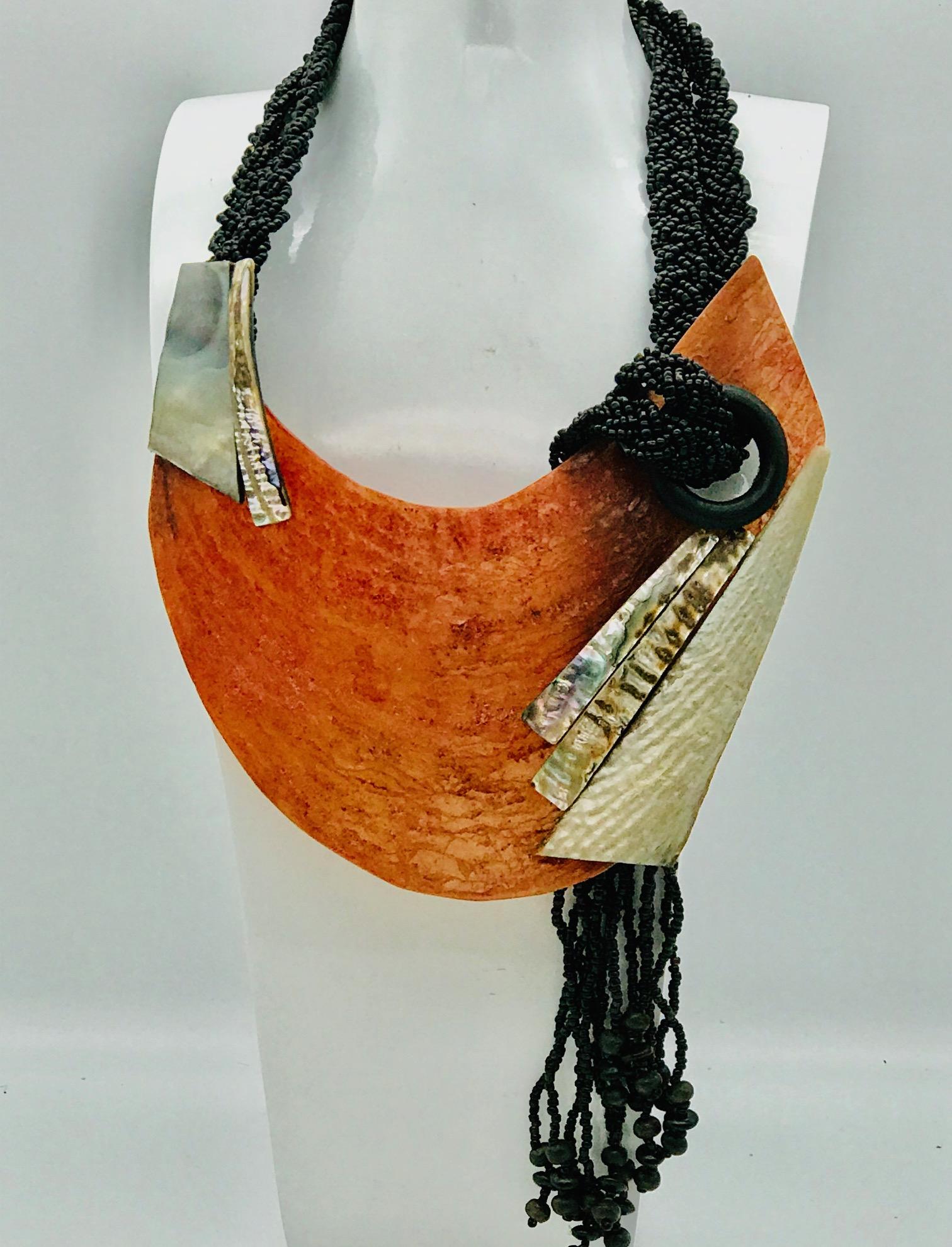 



This Statement Necklace is made from orange /Terracotta color Pinna Nobilis, which is now officially recognized and listed as 