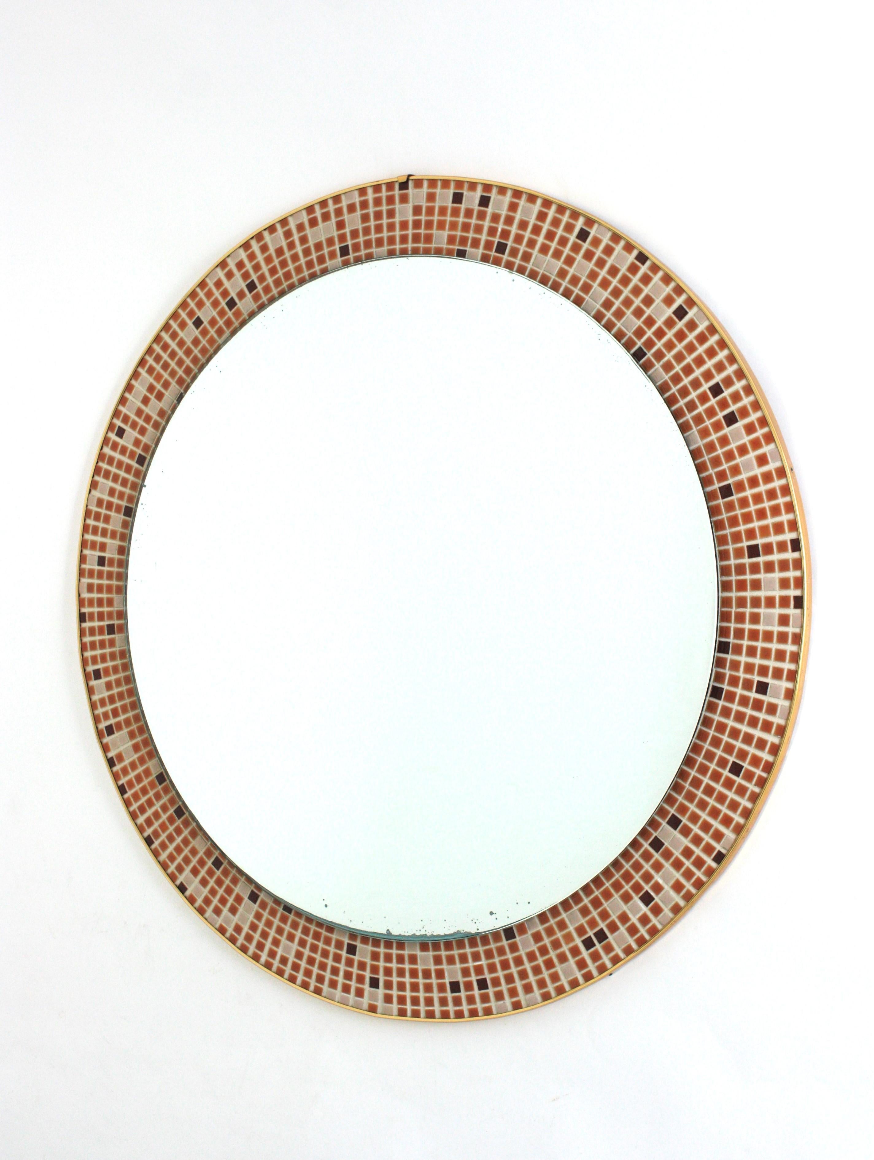 Espejo redondo en mosaico de cerámica esmaltada, España 1960 en venta 2