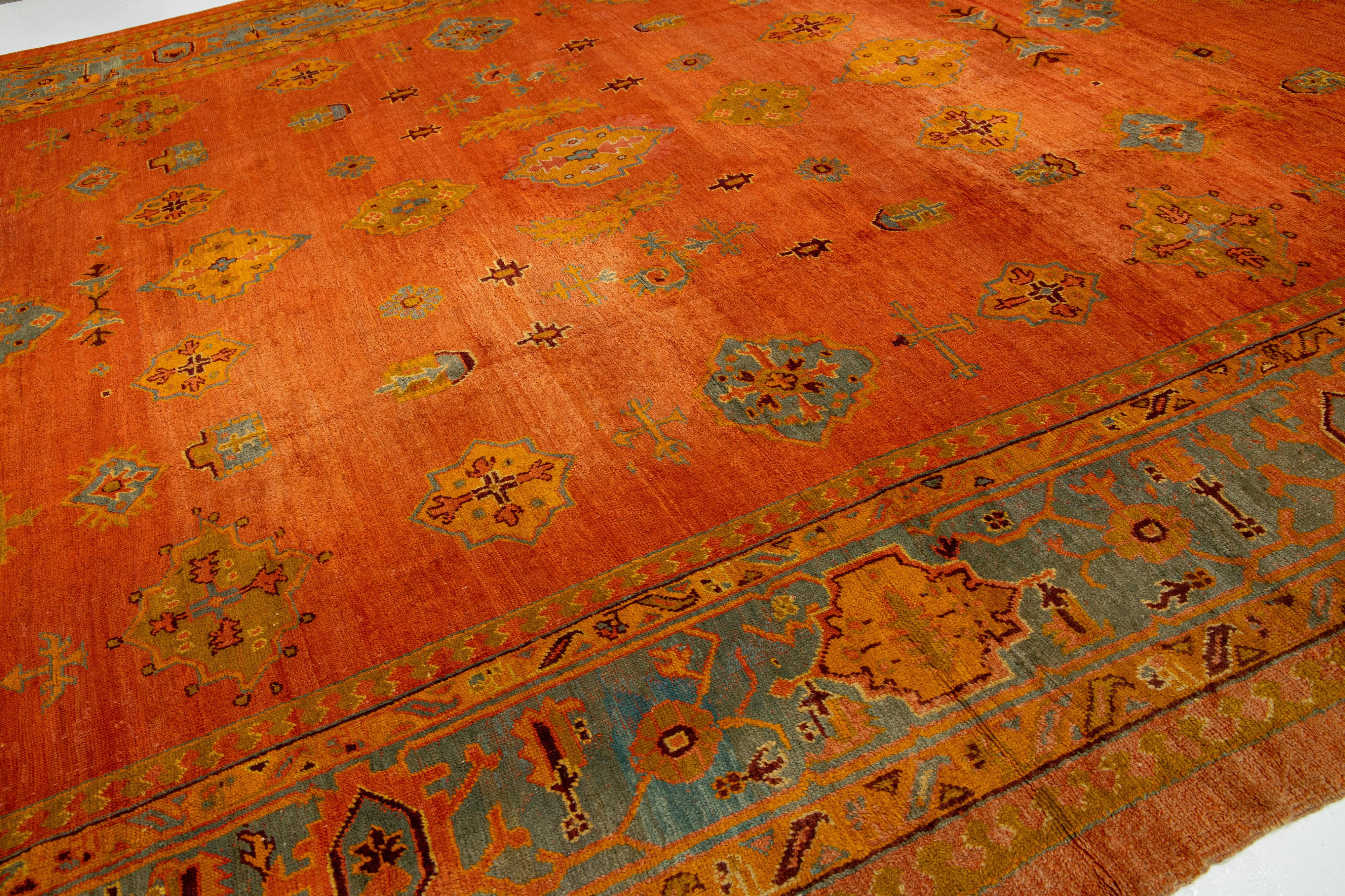 Türkischer Oushak-Wollteppich in Übergröße in Orange mit Allover-Design im Zustand „Hervorragend“ im Angebot in Norwalk, CT