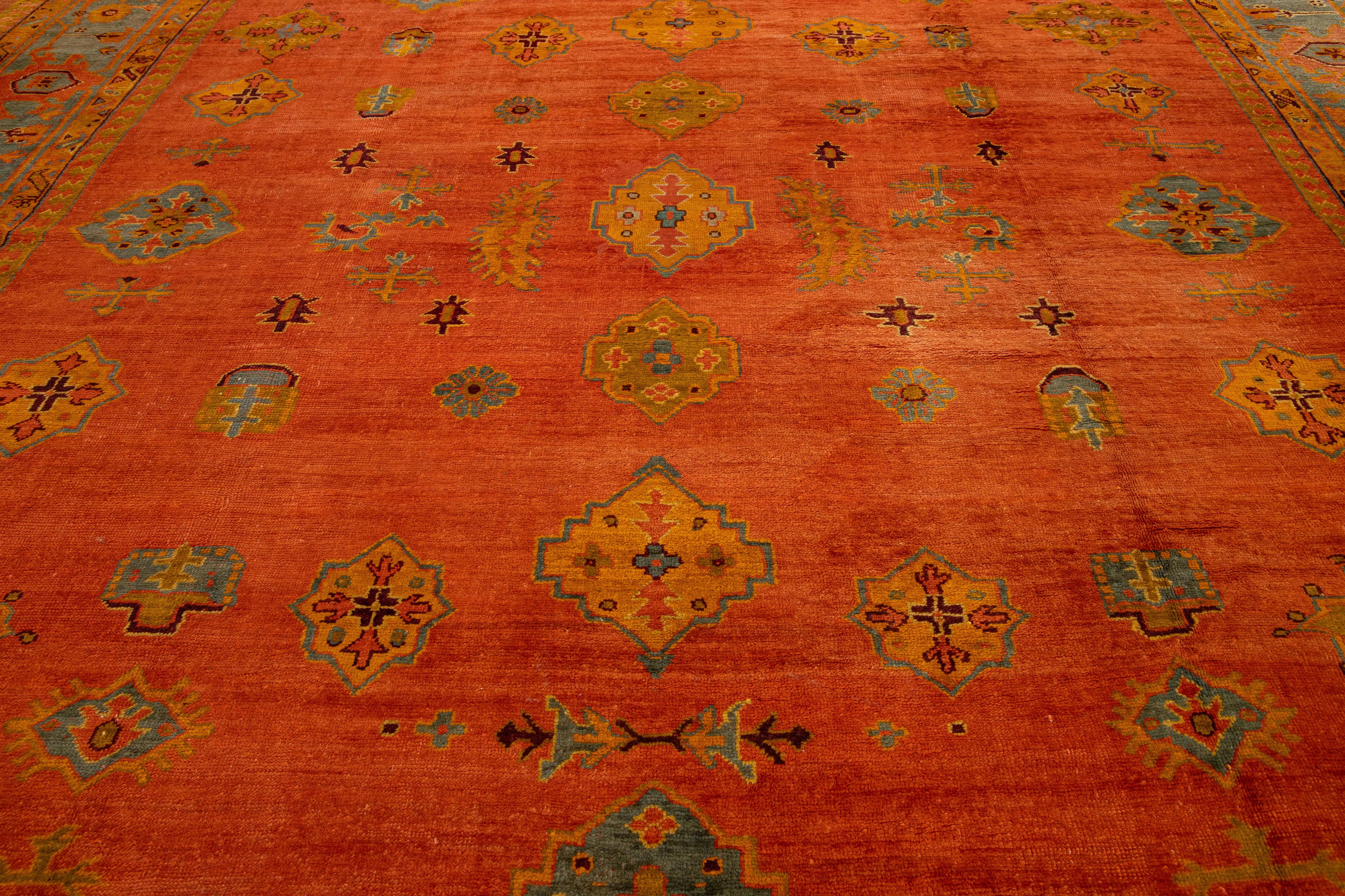 Türkischer Oushak-Wollteppich in Übergröße in Orange mit Allover-Design im Angebot 1