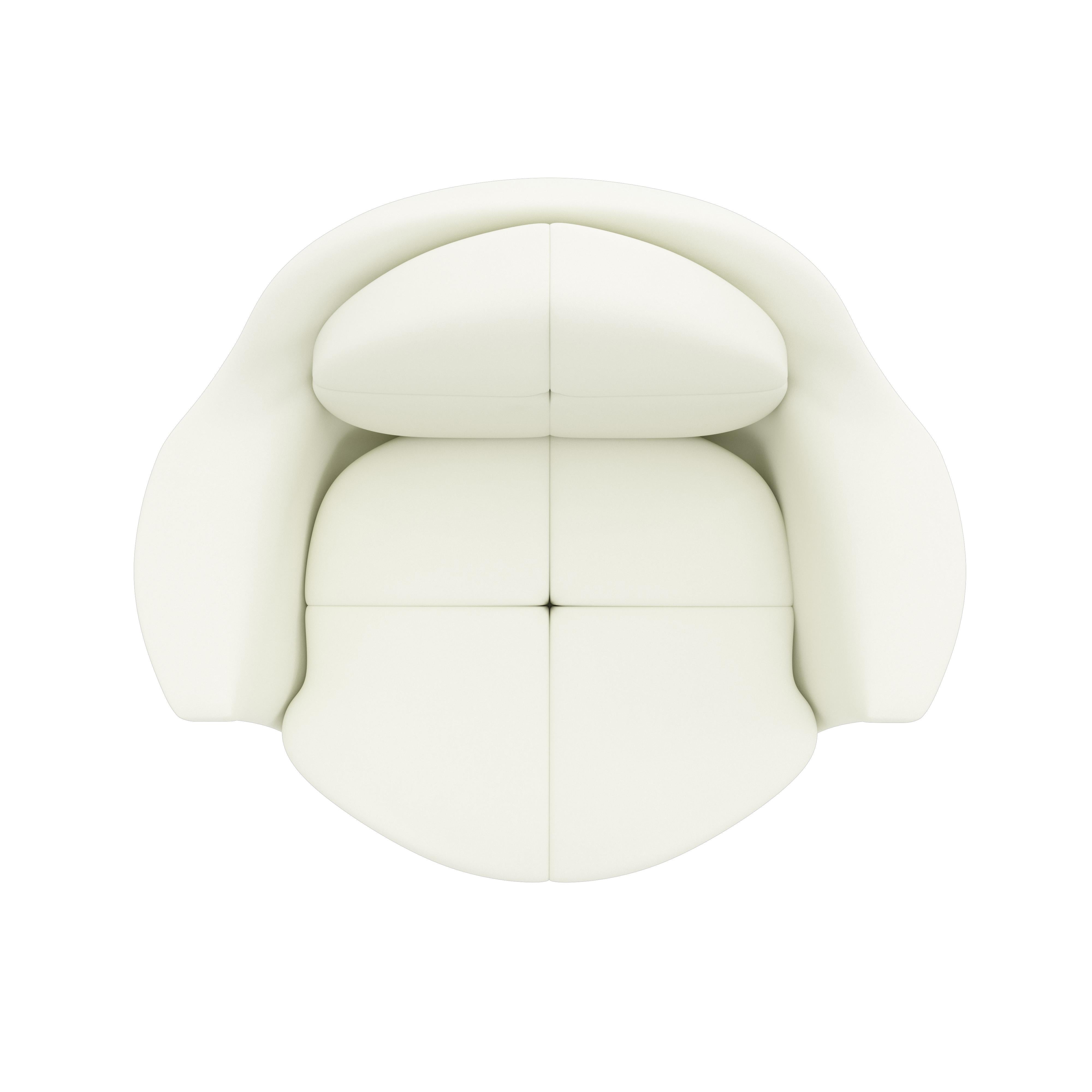 Canadien Chaise longue en velours blanc avec base en laiton en vente