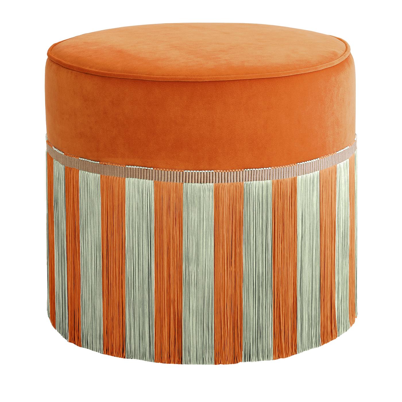 Orangefarbener Samt mit zweifarbigen Fransenstreifen Pouf (Textil) im Angebot