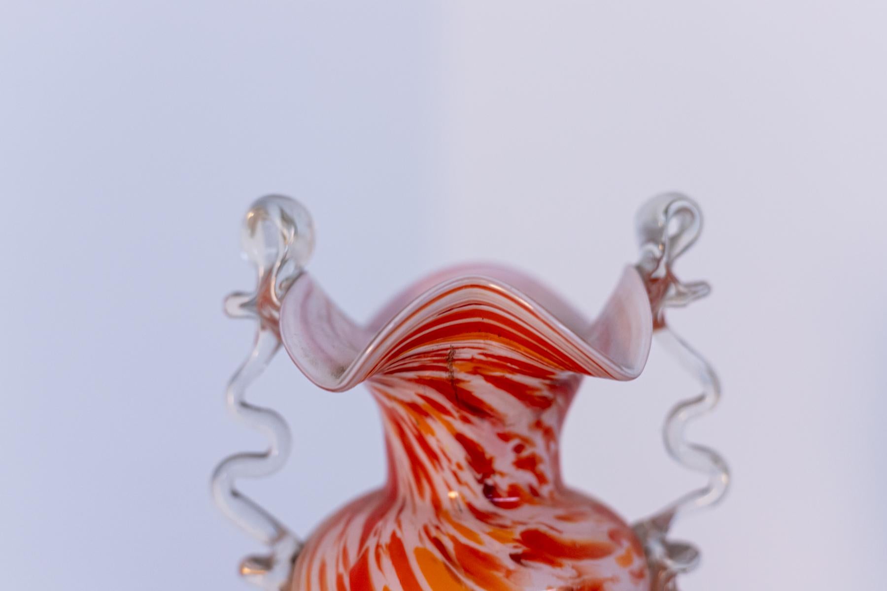 Superb Murano glass vase designed by the Toso brothers in 1940. The vase has very particular nuances ranging from orange to white, thanks to the beautiful processing of the glass. The base and handles are in transparent Murano glass.
This vase is