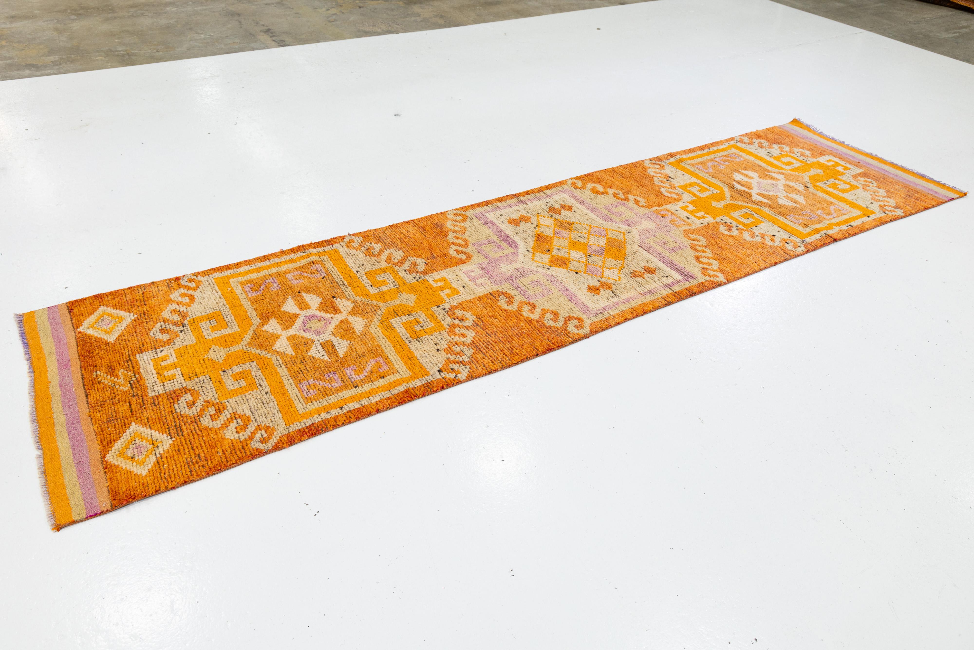 Traves de Mesa de Lana Turca Vintage Naranja con Diseño Geométrico Tribal Turco en venta